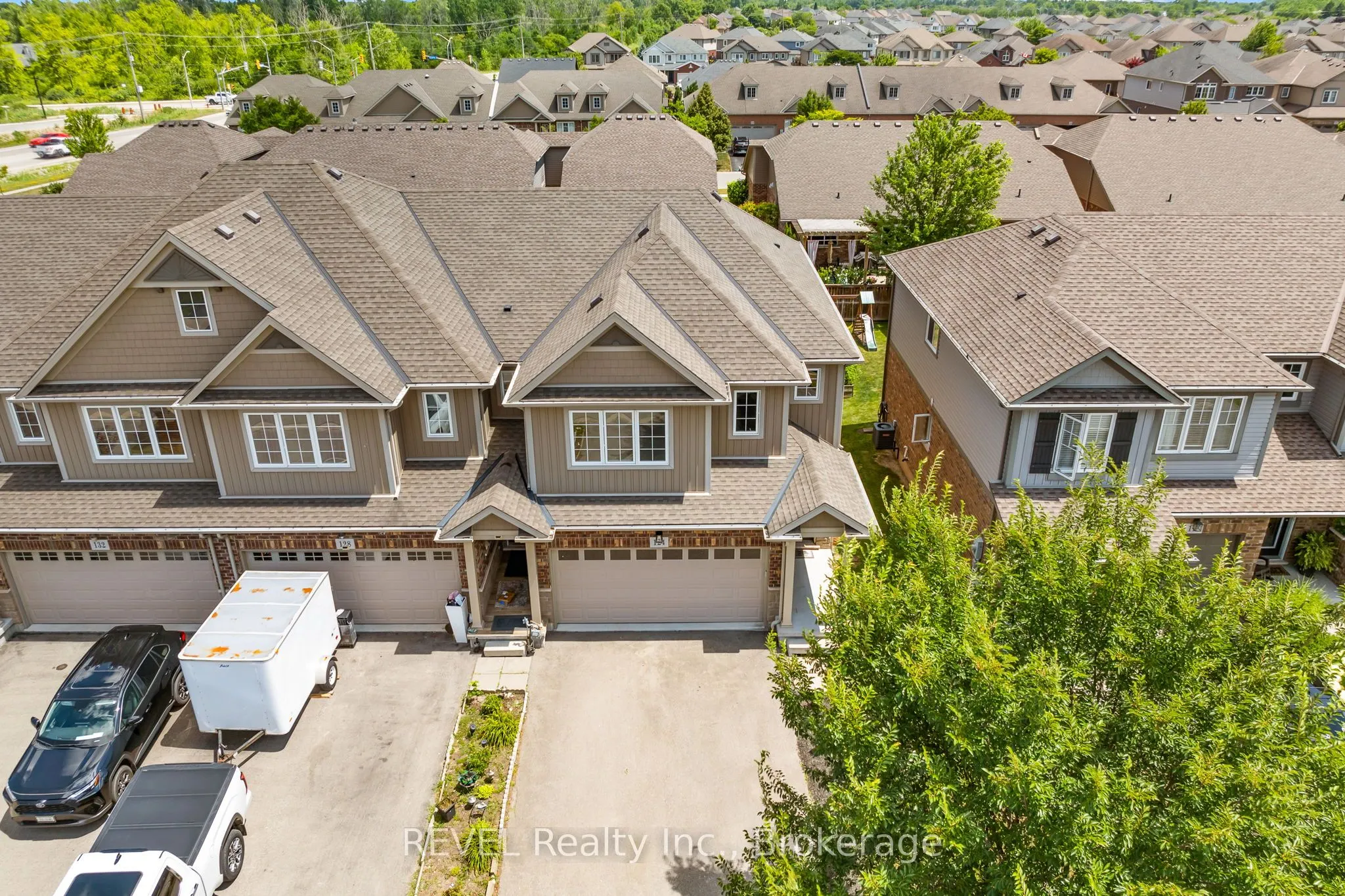124 Roselawn Crescent