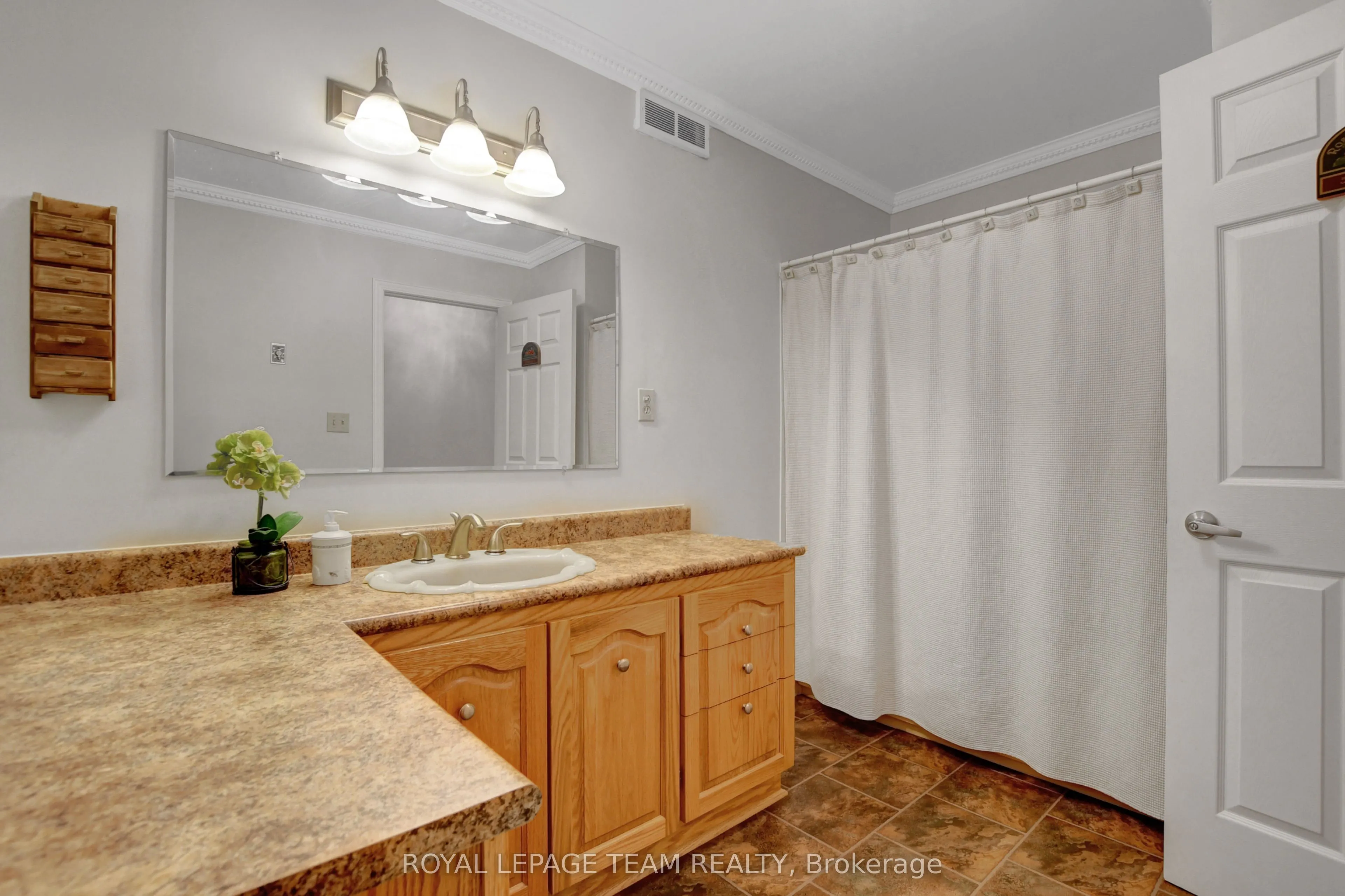 1043 County rd 44 Road E