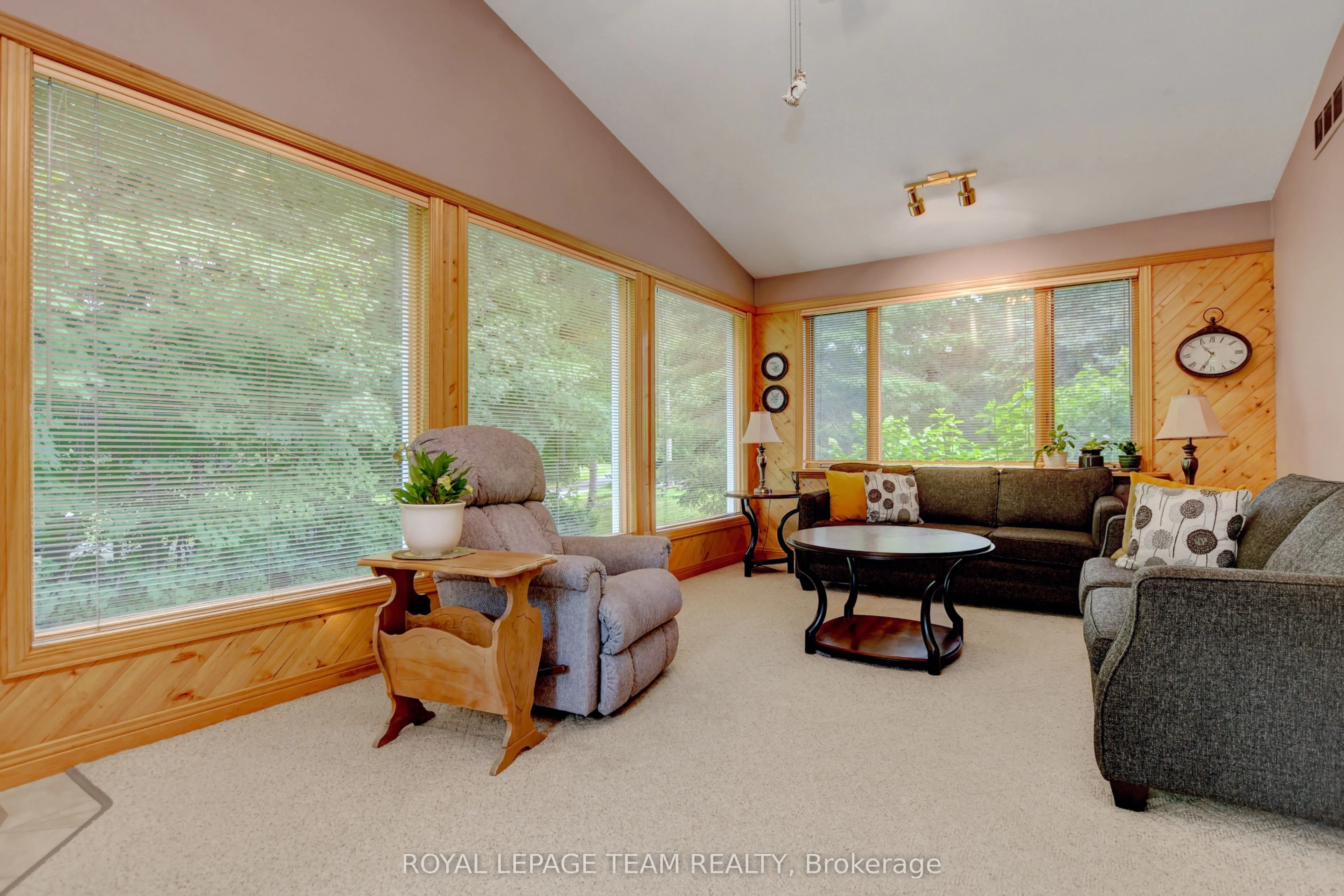 1043 County rd 44 Road E