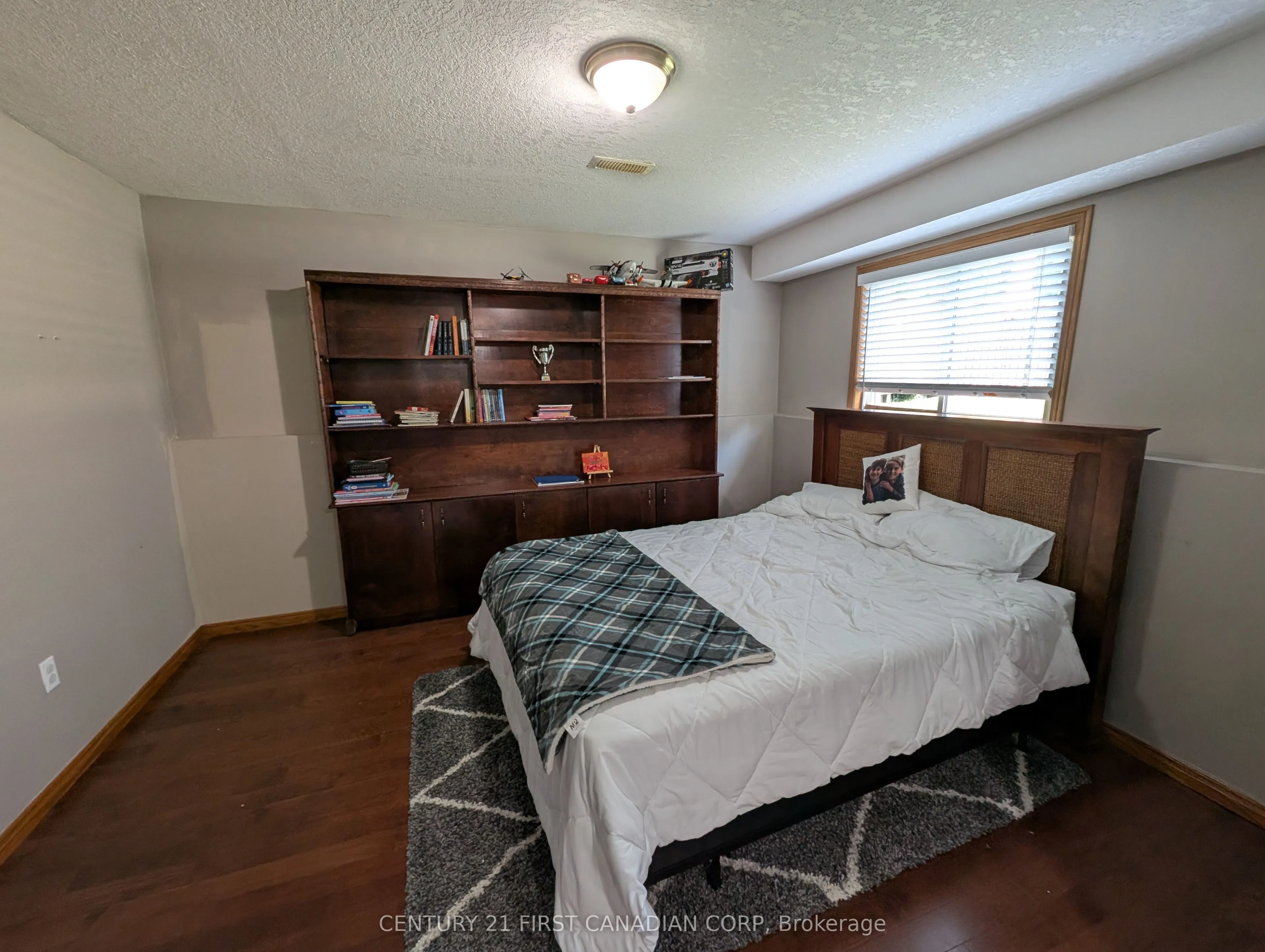 55 Queensway Drive
