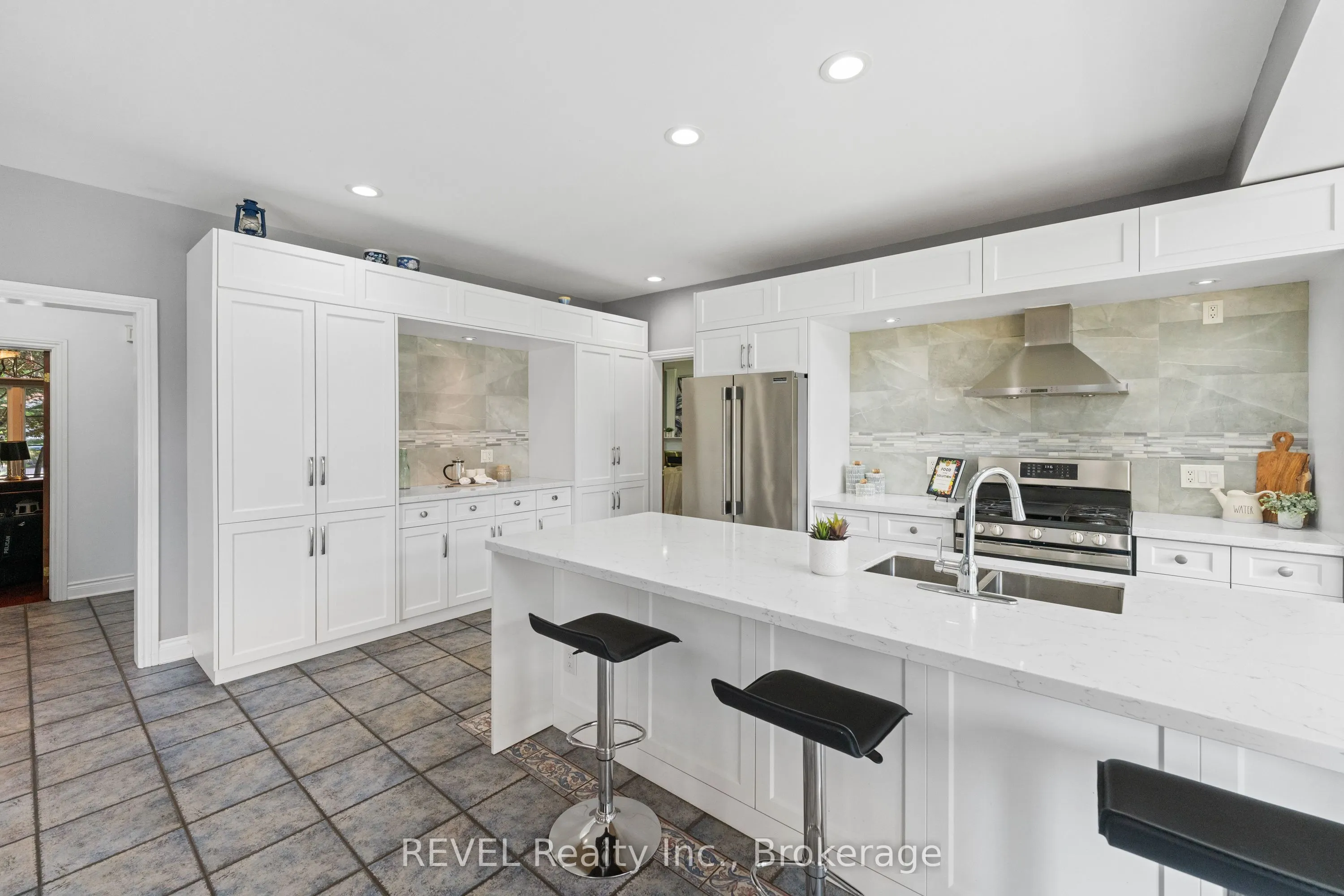 8055 Mount Carmel Boulevard