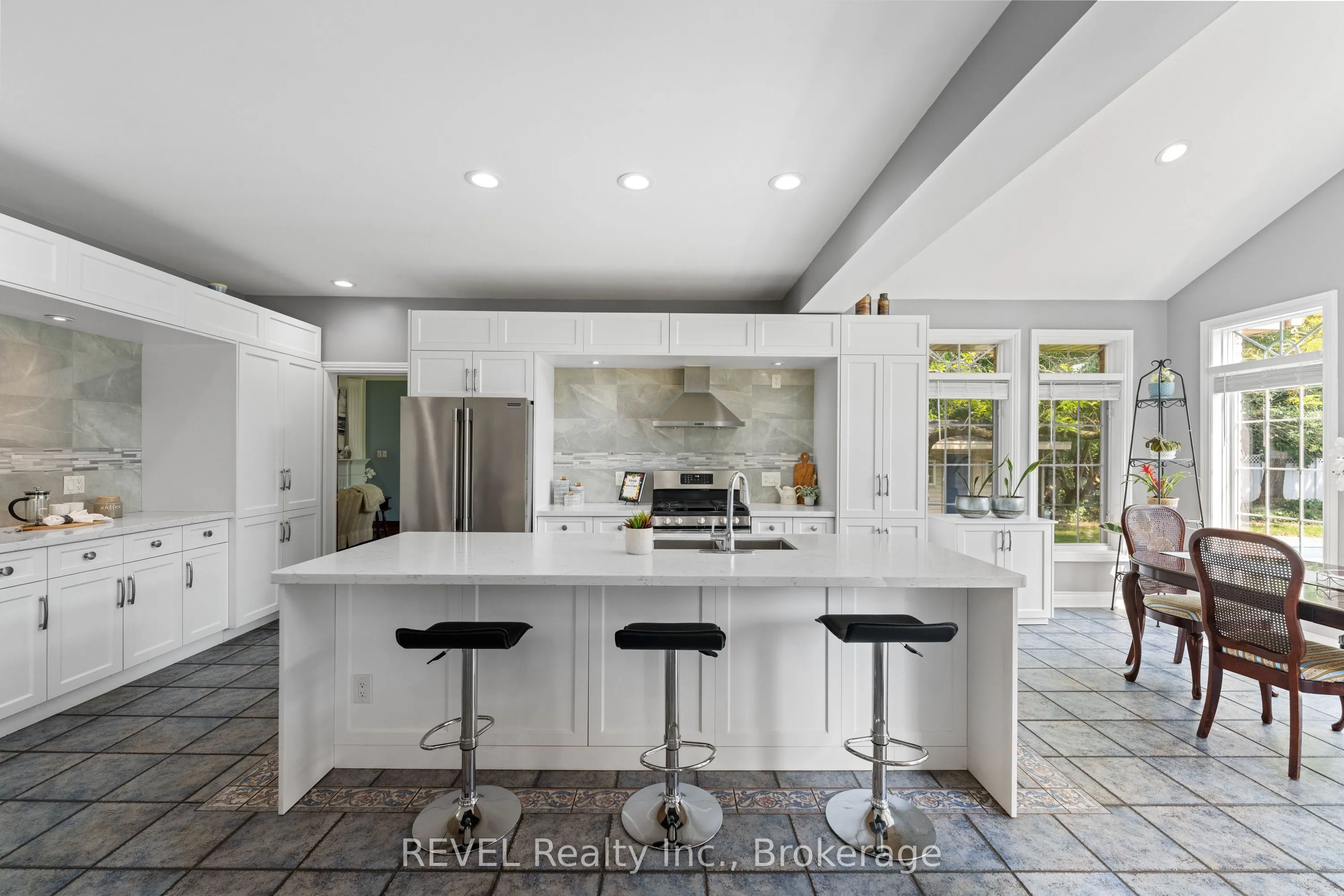 8055 Mount Carmel Boulevard