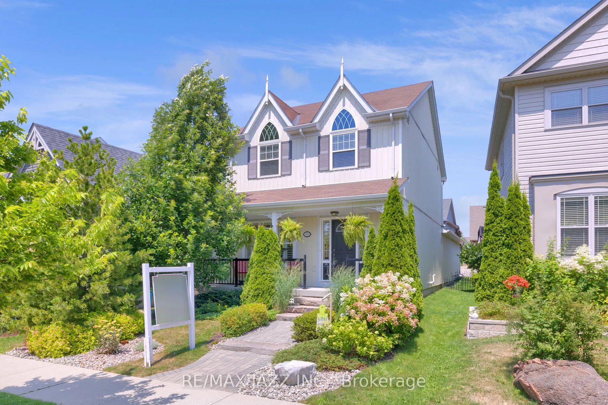 300 Strachan Street