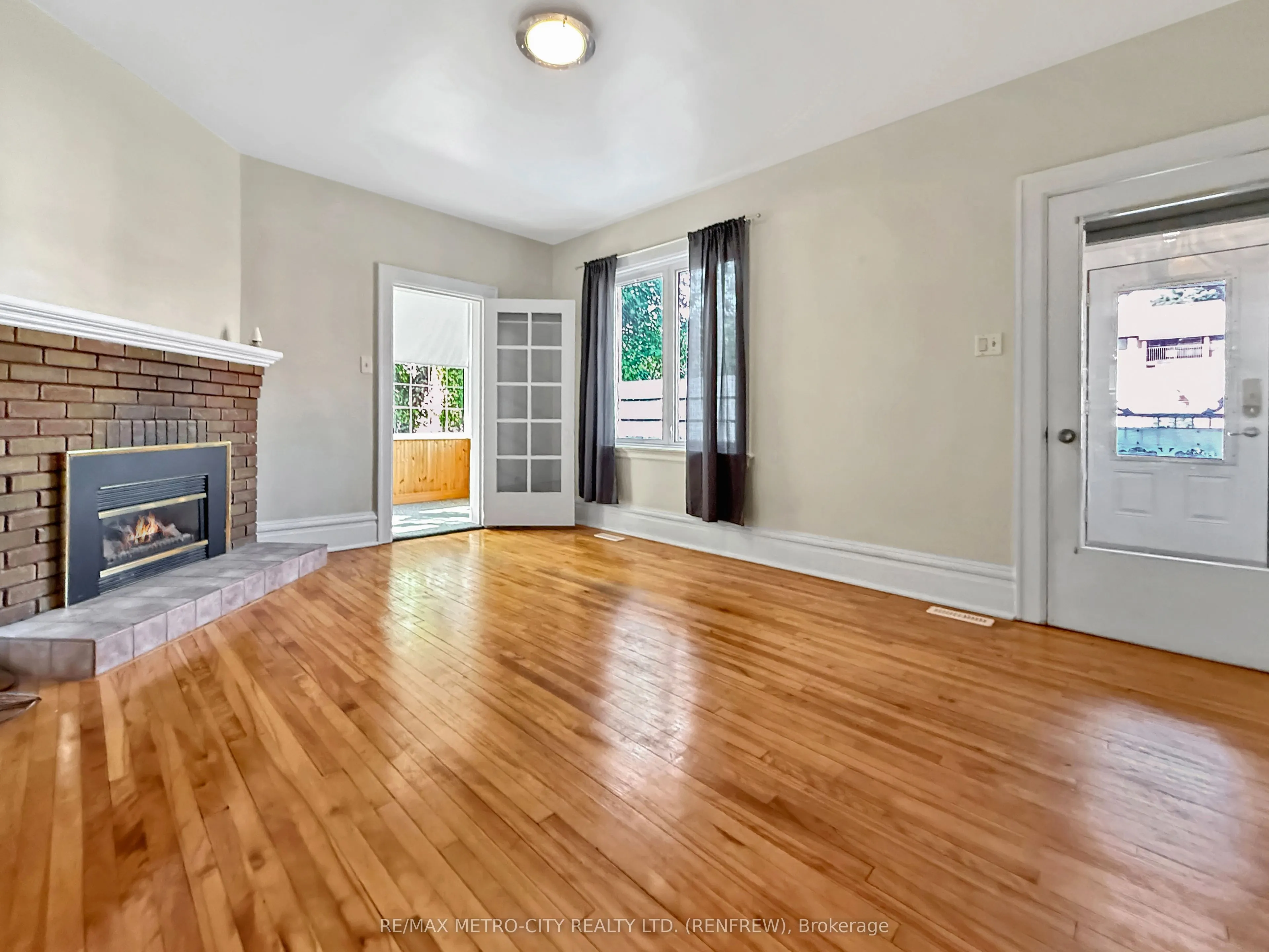 19 Lorne Street S
