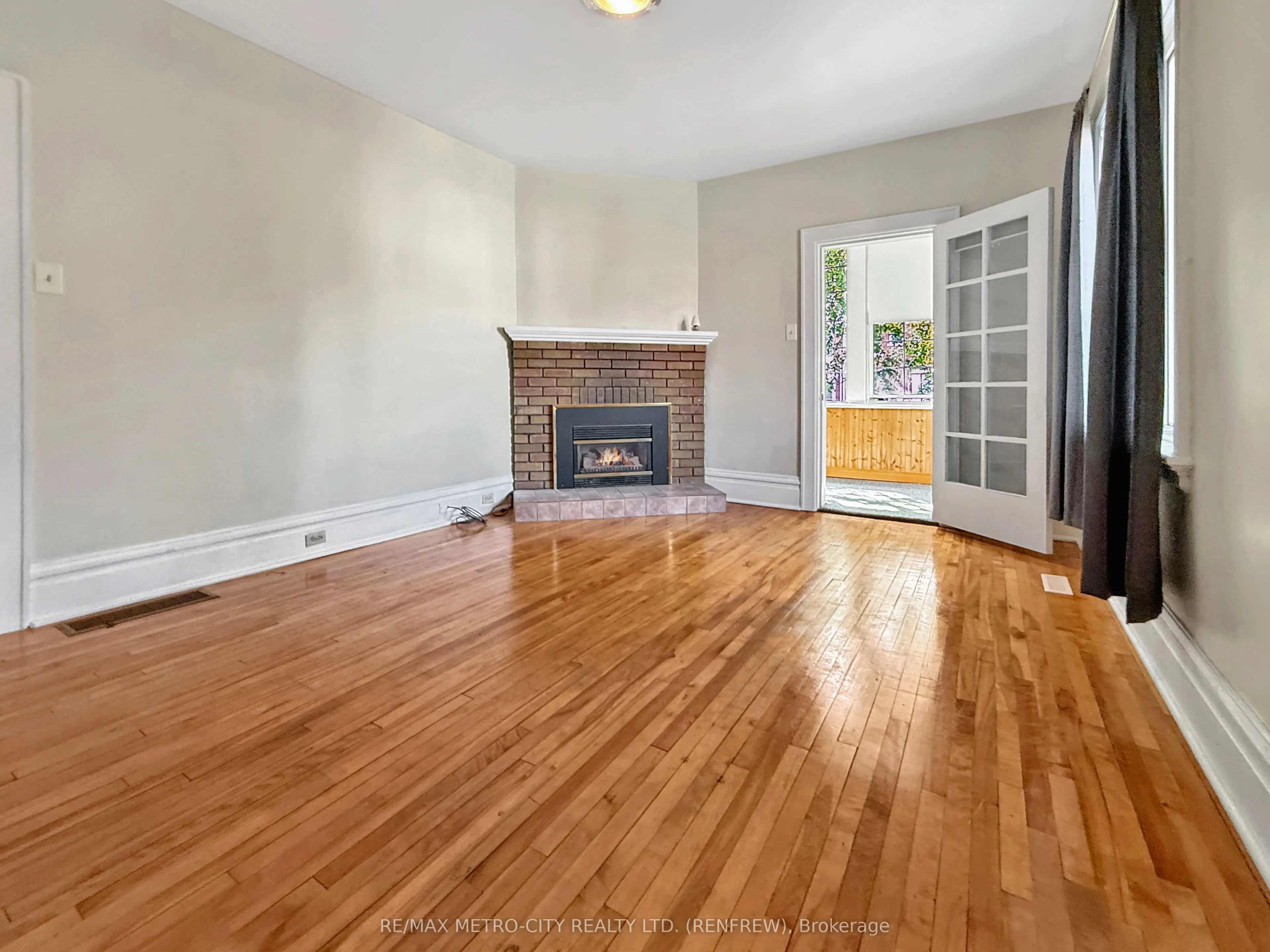 19 Lorne Street S