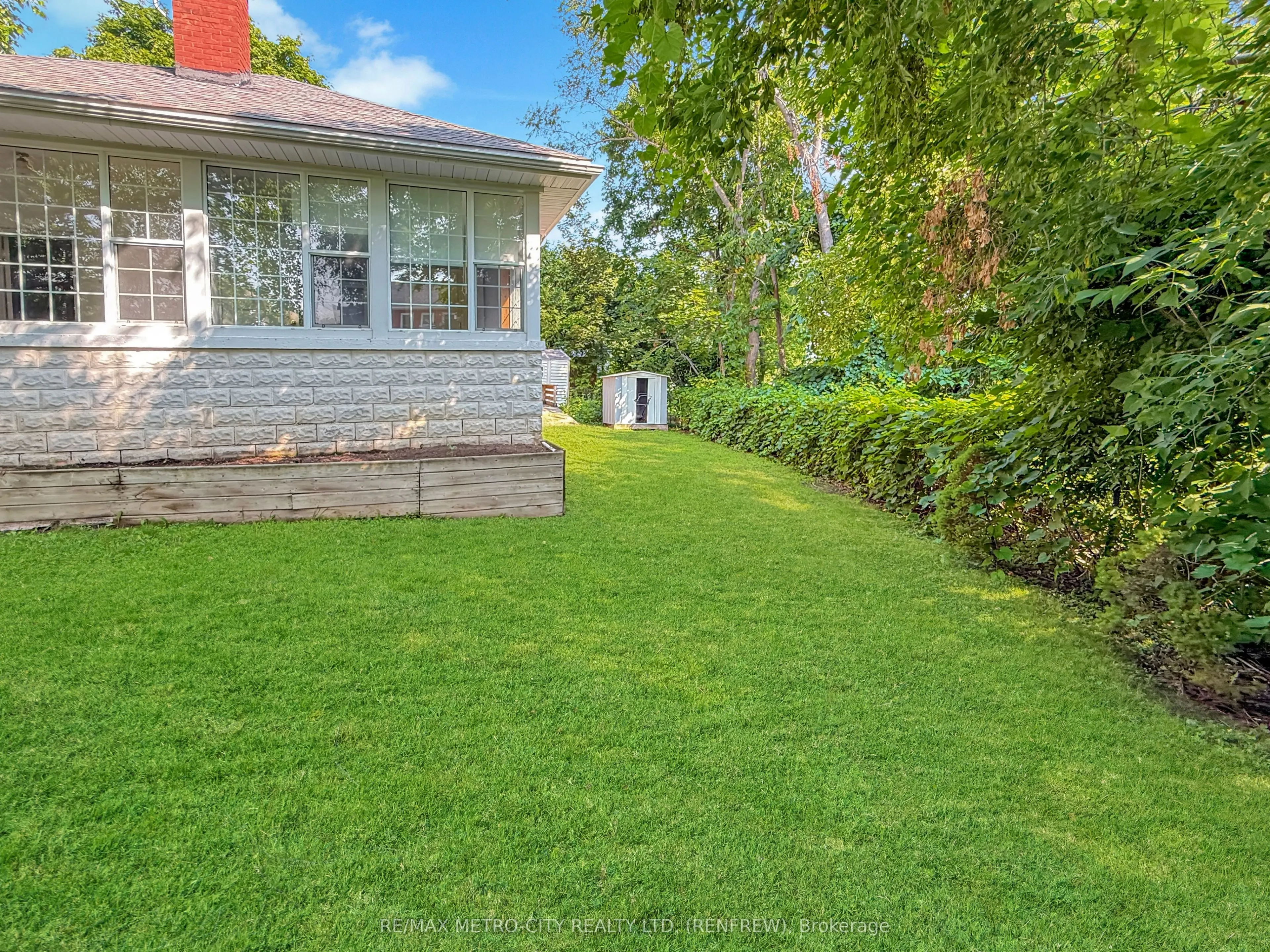 19 Lorne Street S