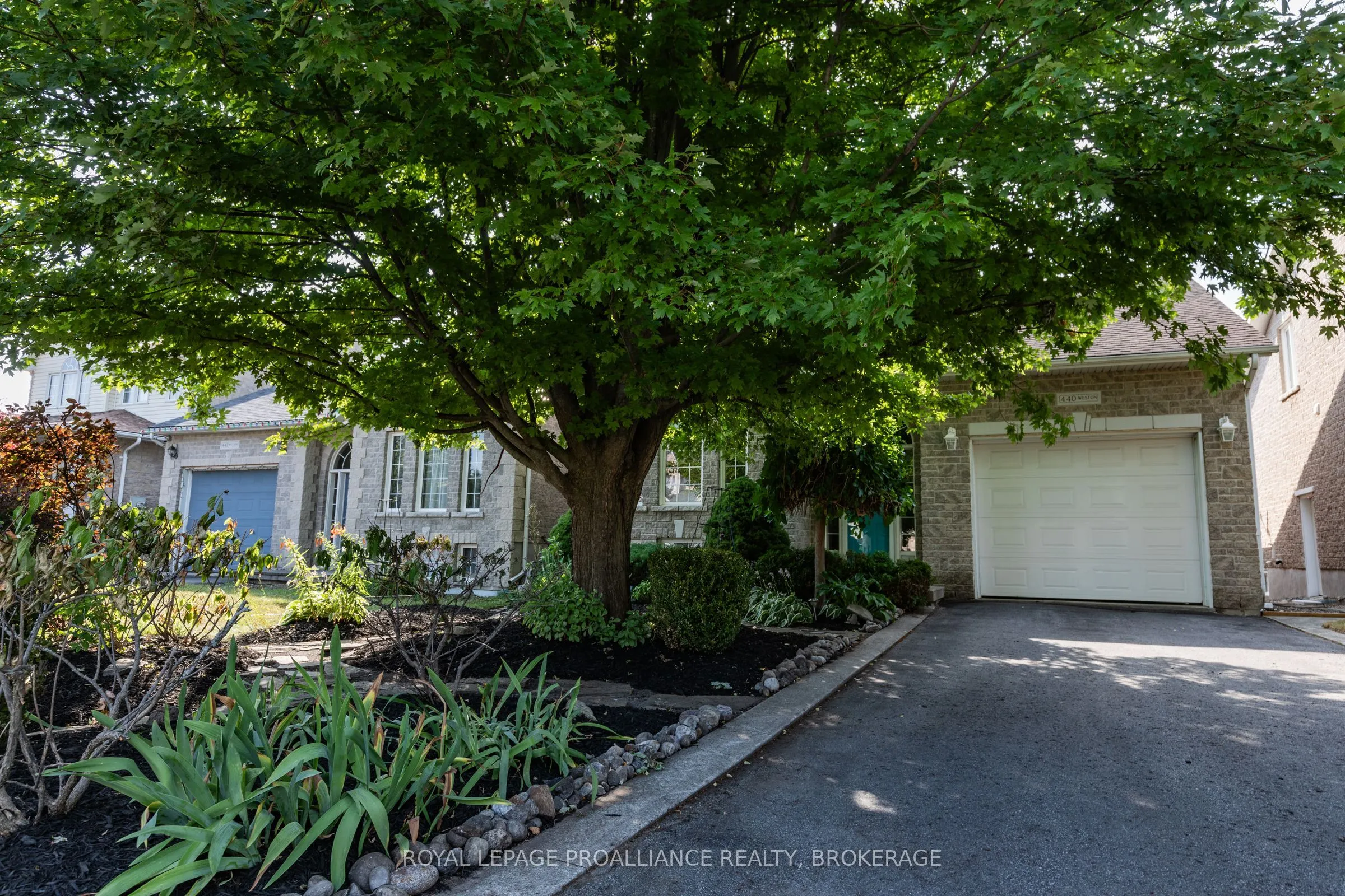 440 Weston Crescent