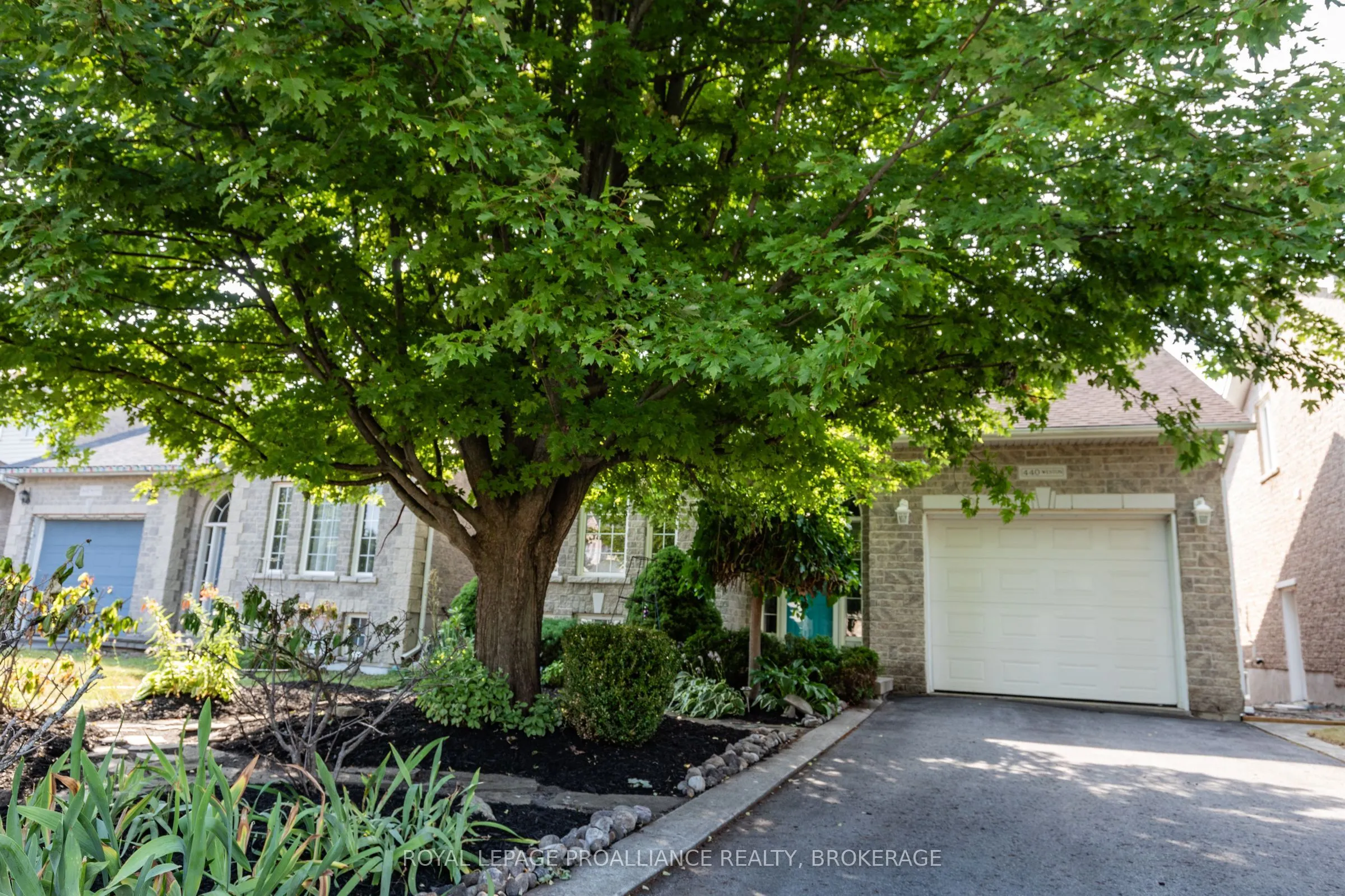 440 Weston Crescent