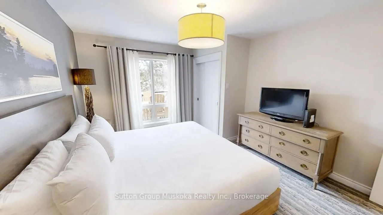 1235 Deerhurst Drive, #52-305