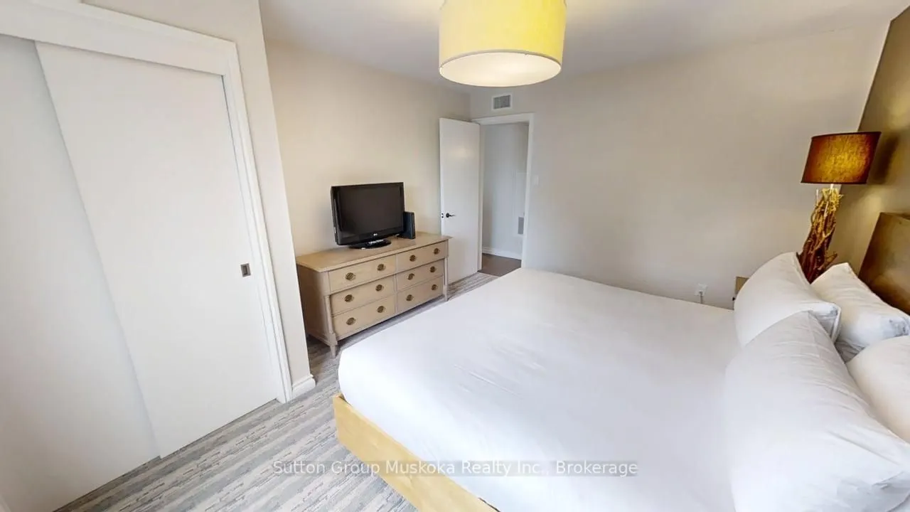 1235 Deerhurst Drive, #52-305