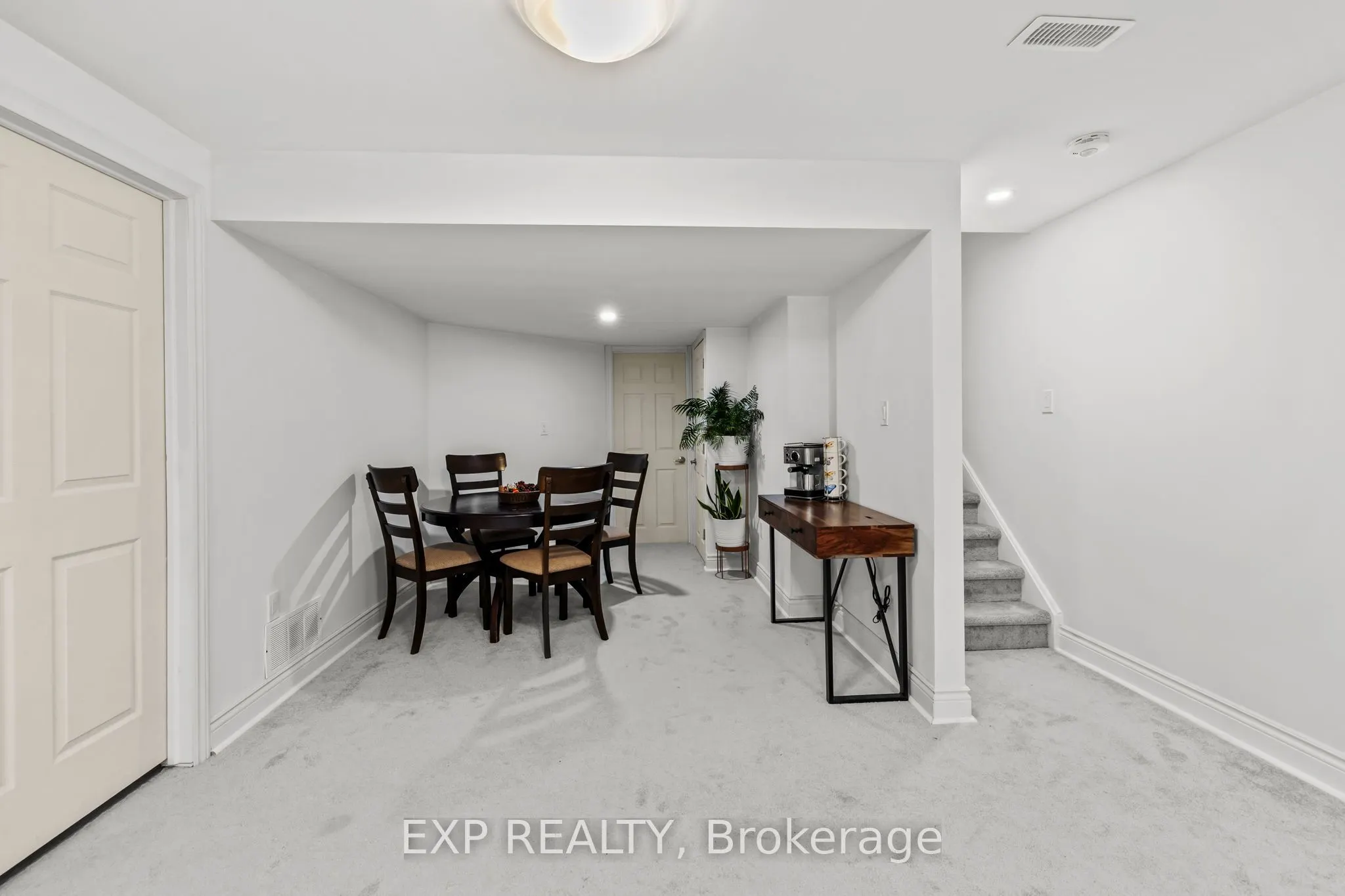 593 Vivera Place