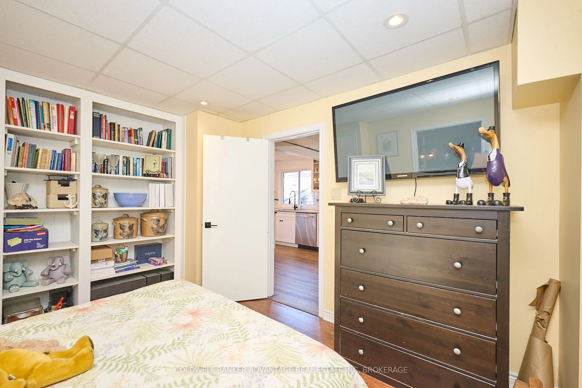 10572 Lakeshore Road