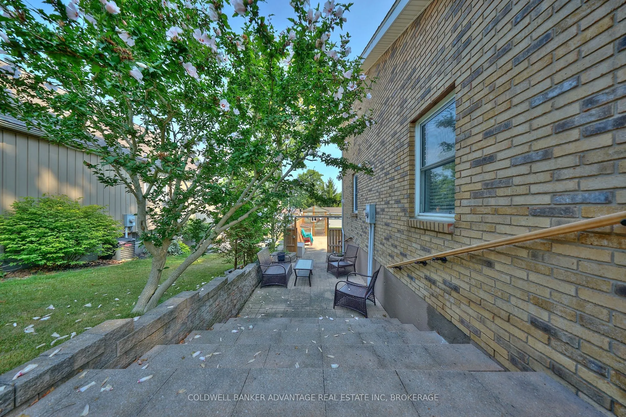 10572 Lakeshore Road