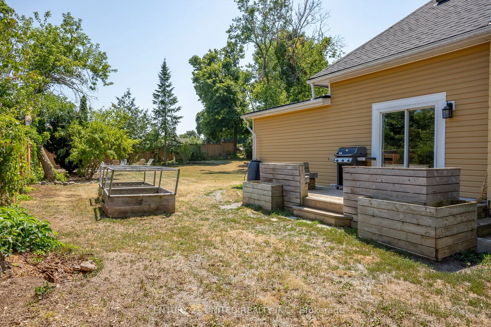 86 Division Street E