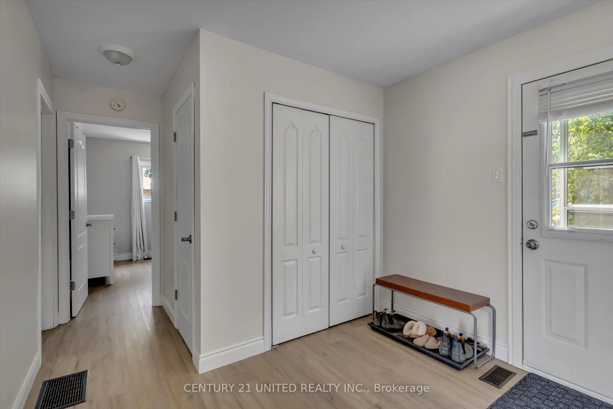 86 Division Street E