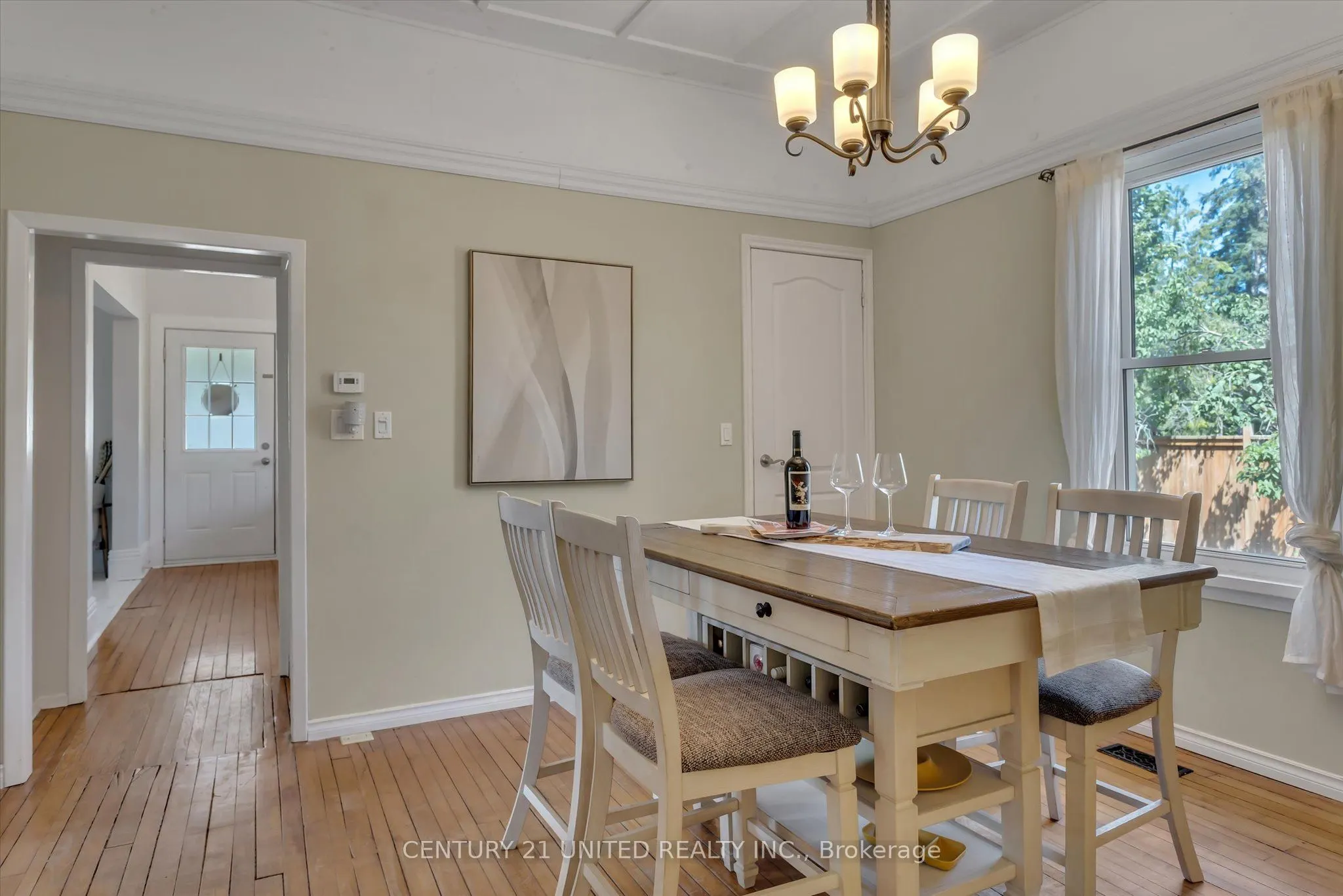 86 Division Street E