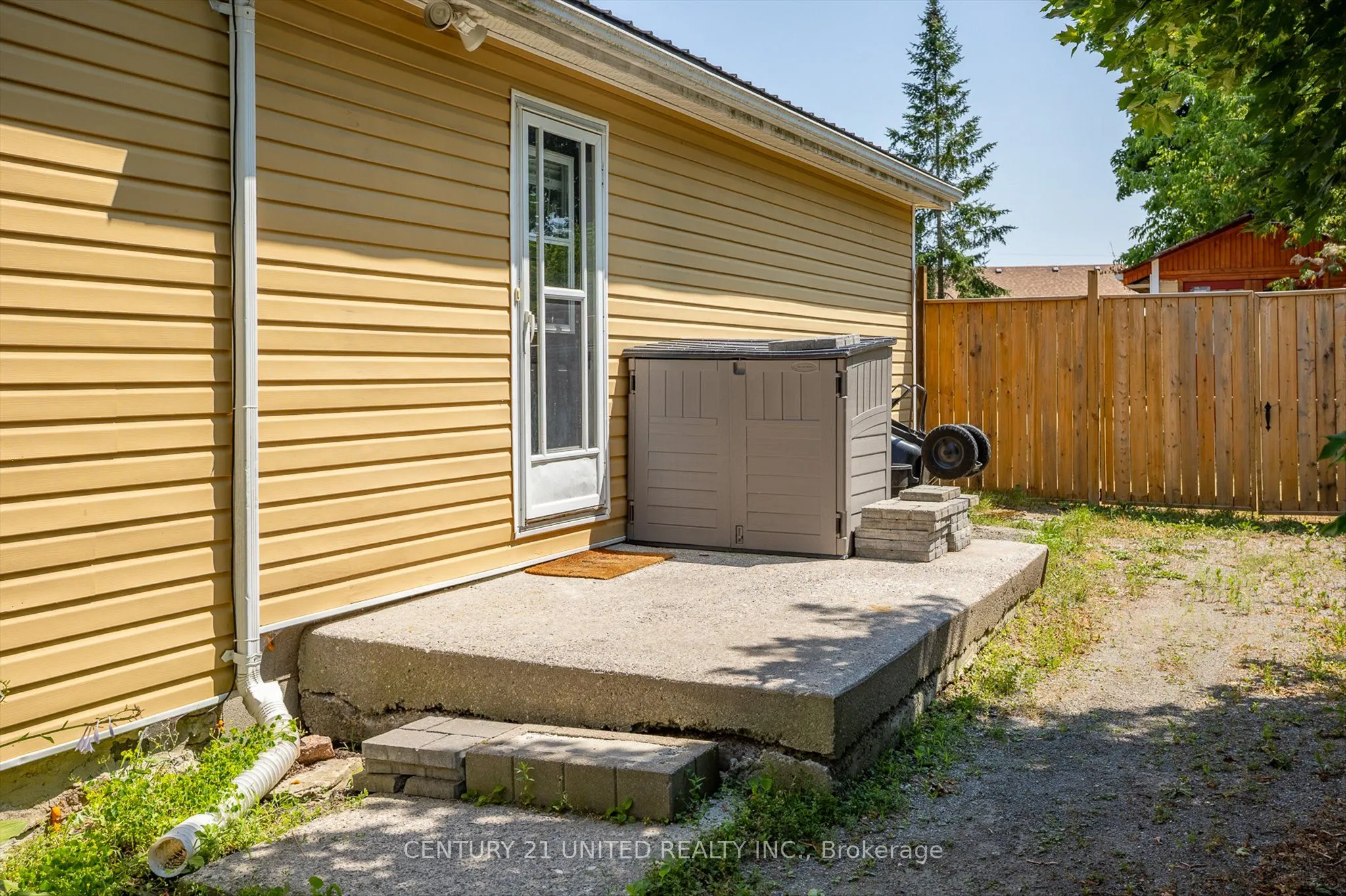 86 Division Street E