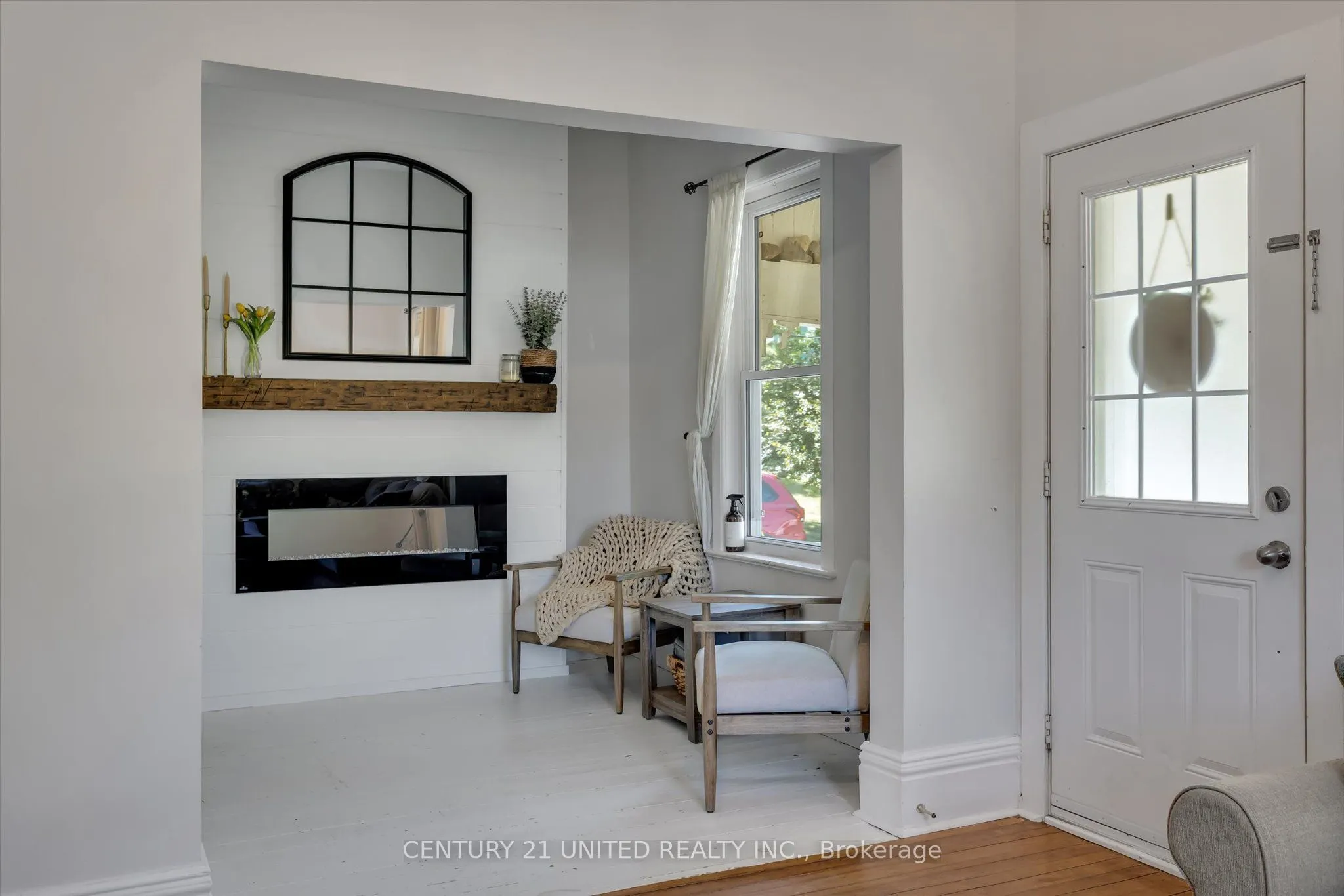 86 Division Street E