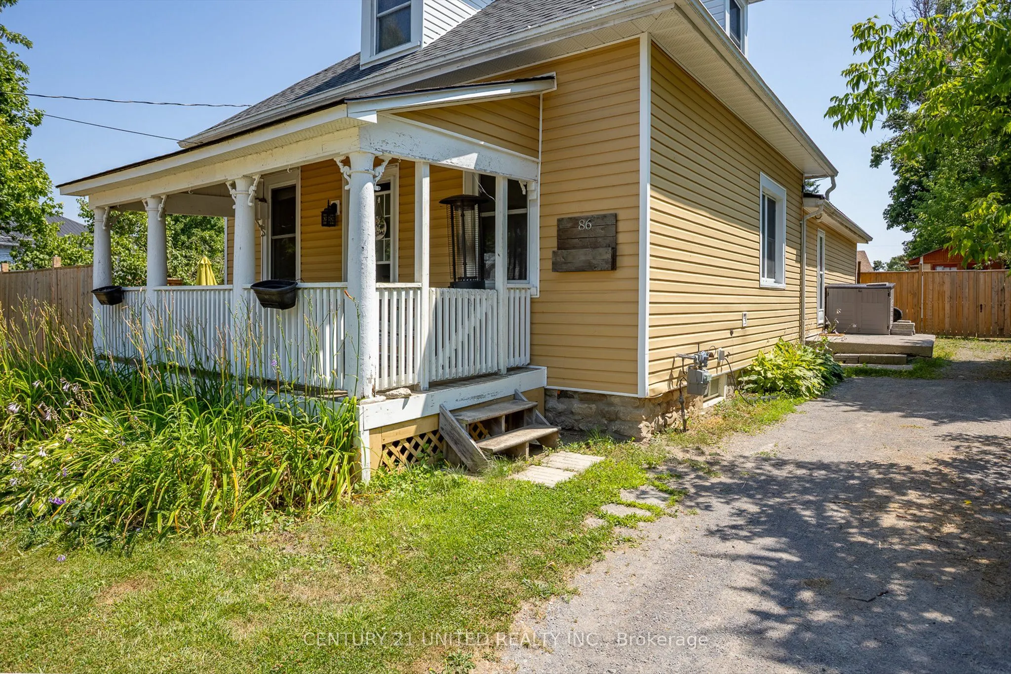 86 Division Street E