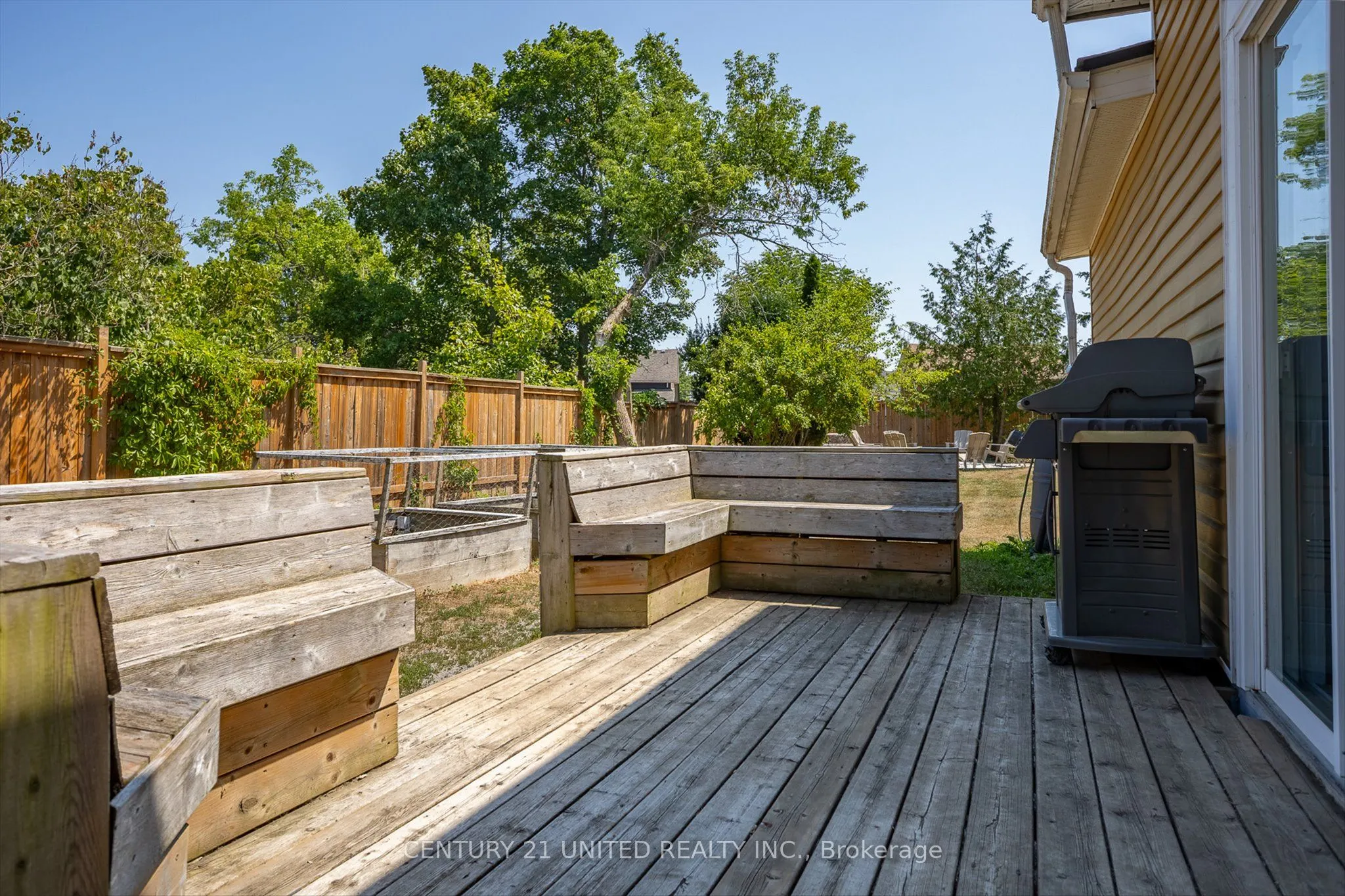 86 Division Street E