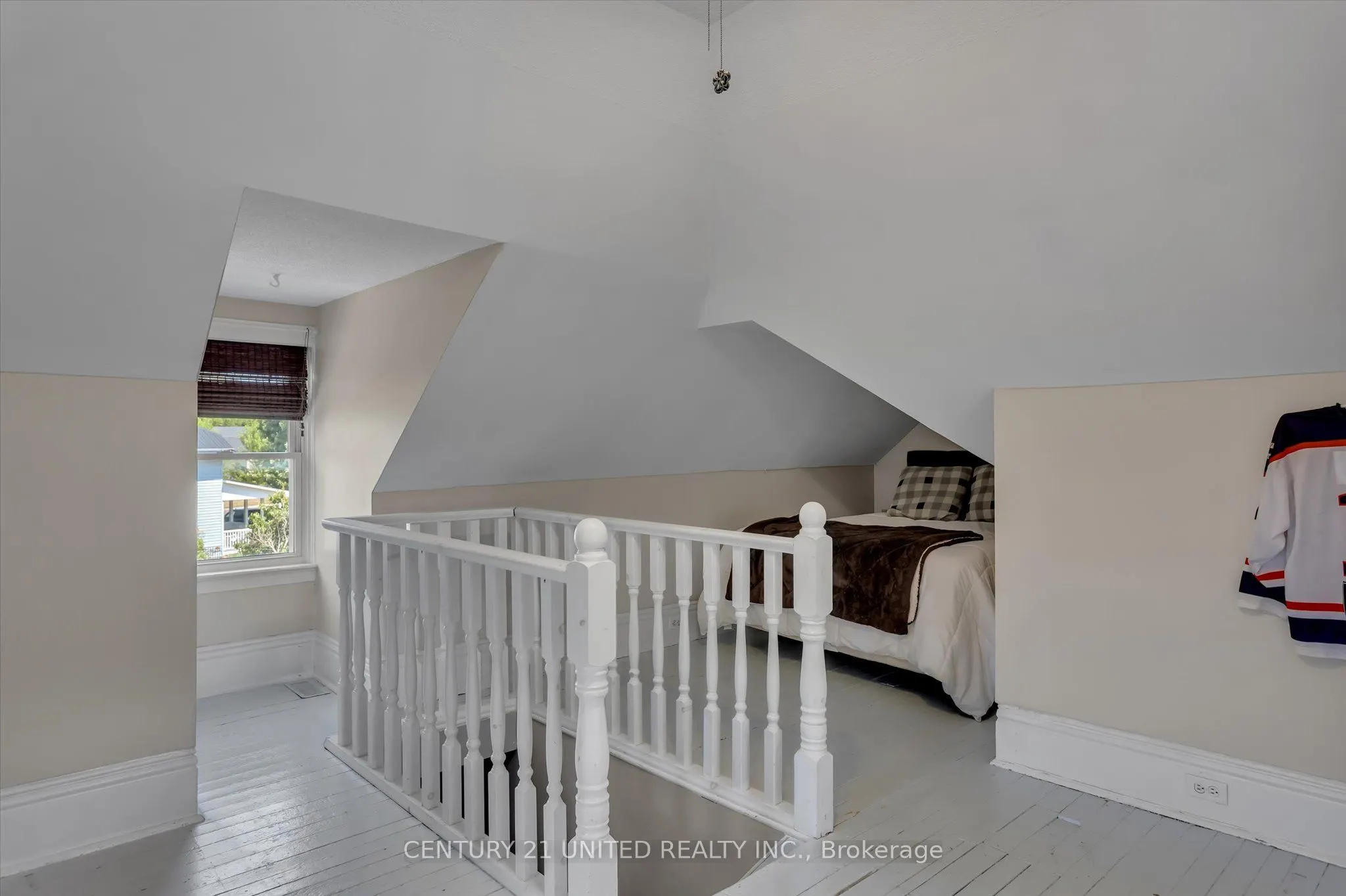 86 Division Street E