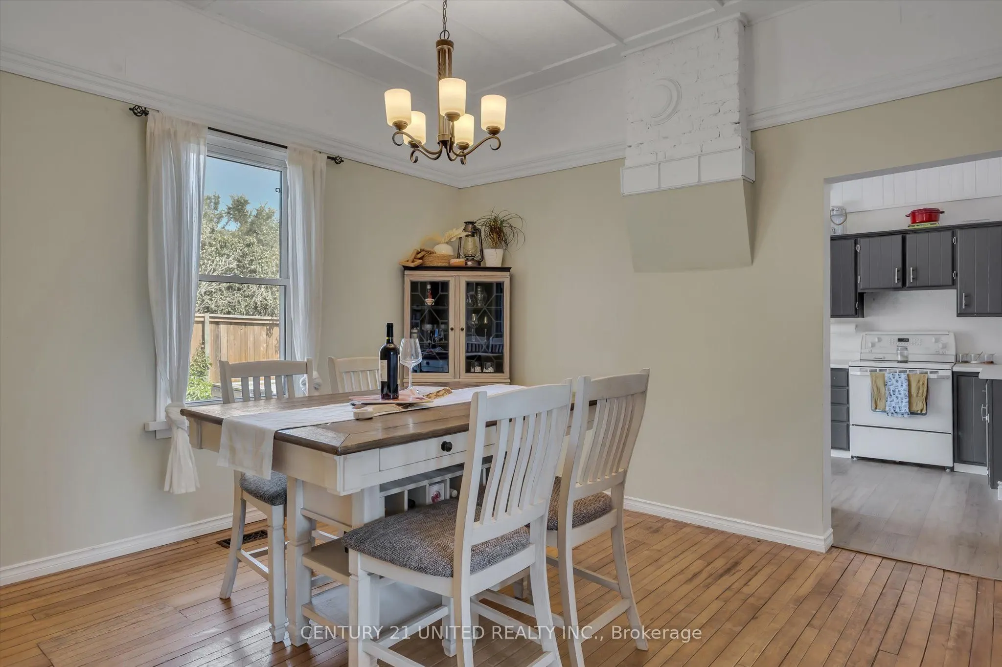 86 Division Street E