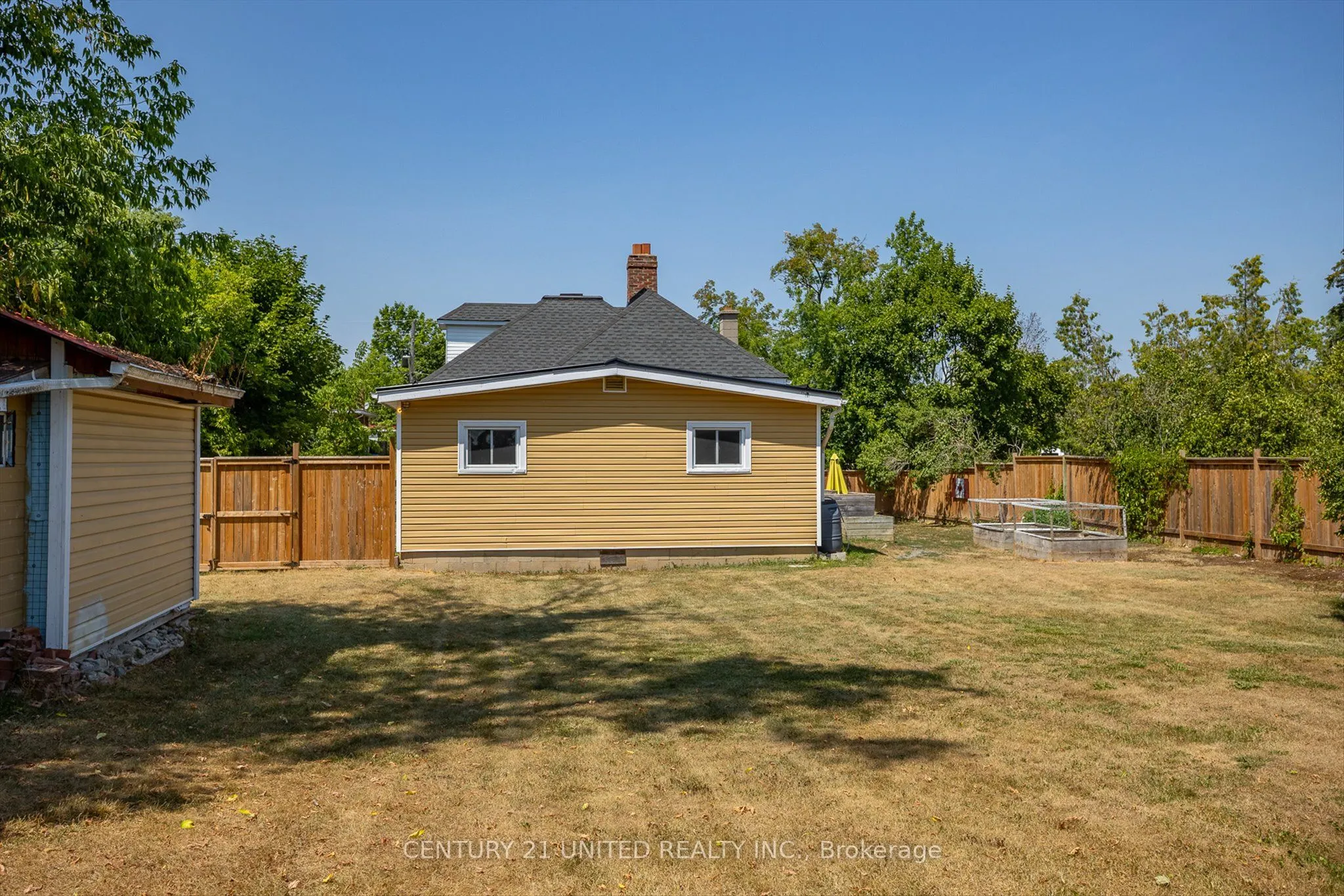 86 Division Street E