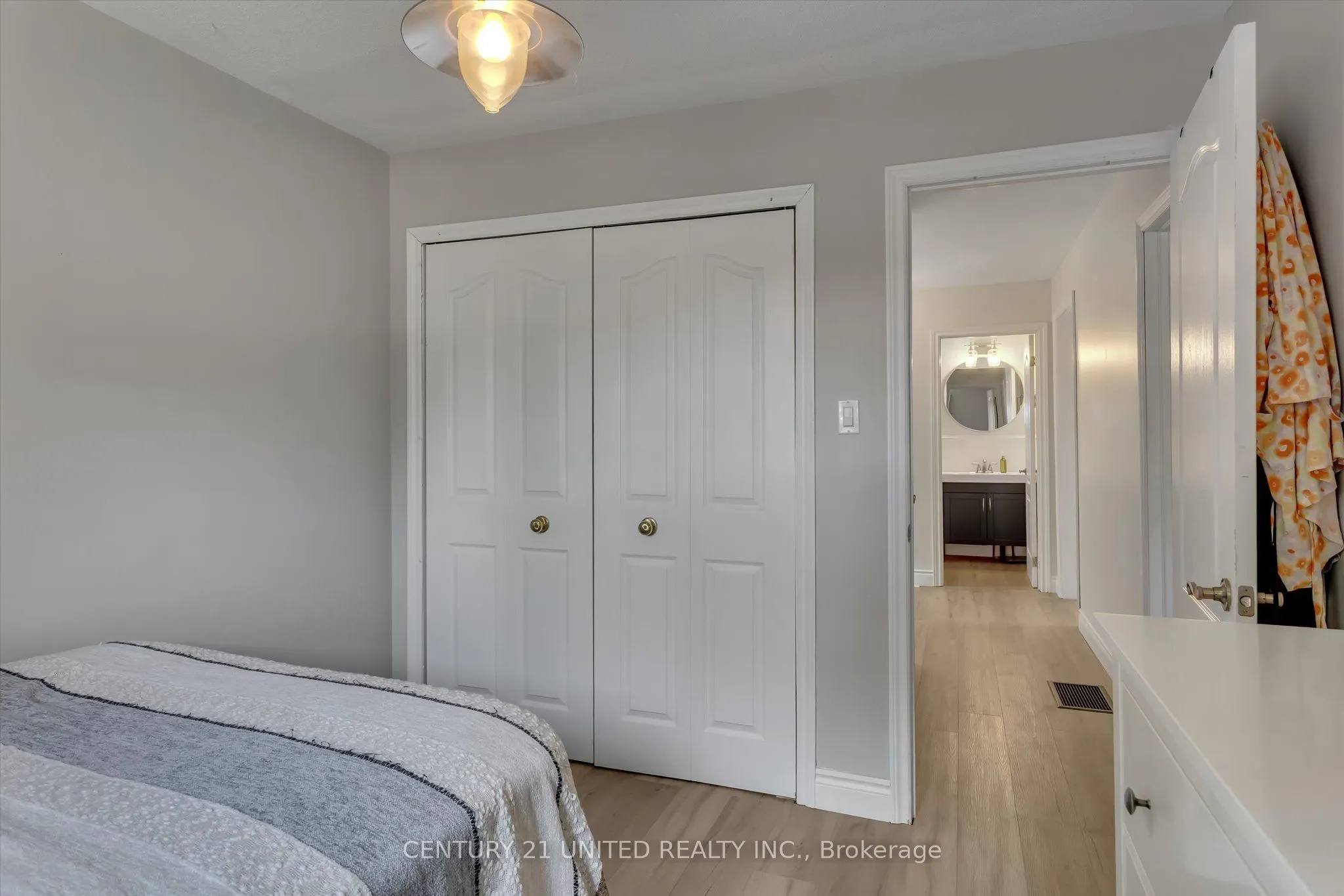 86 Division Street E