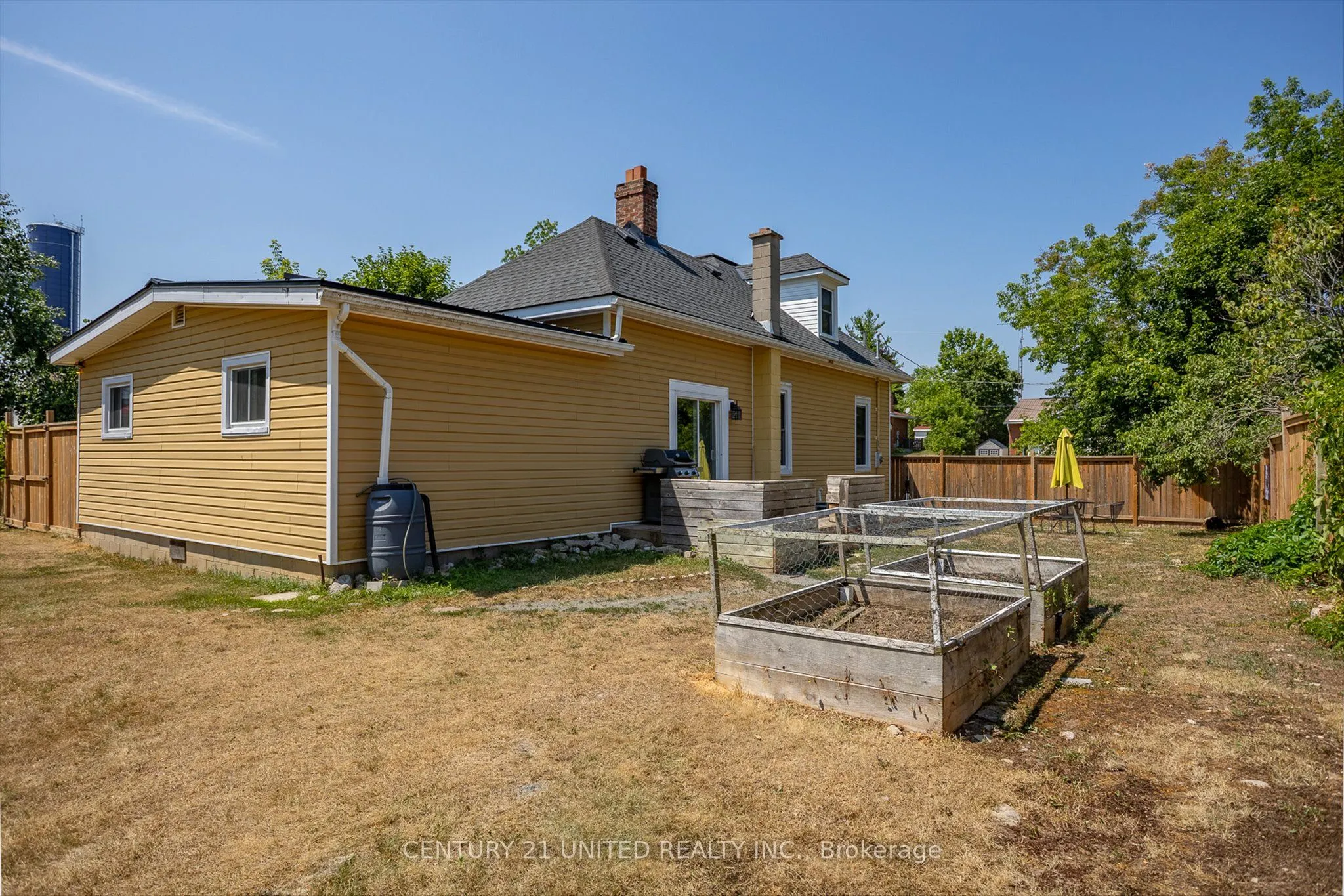 86 Division Street E