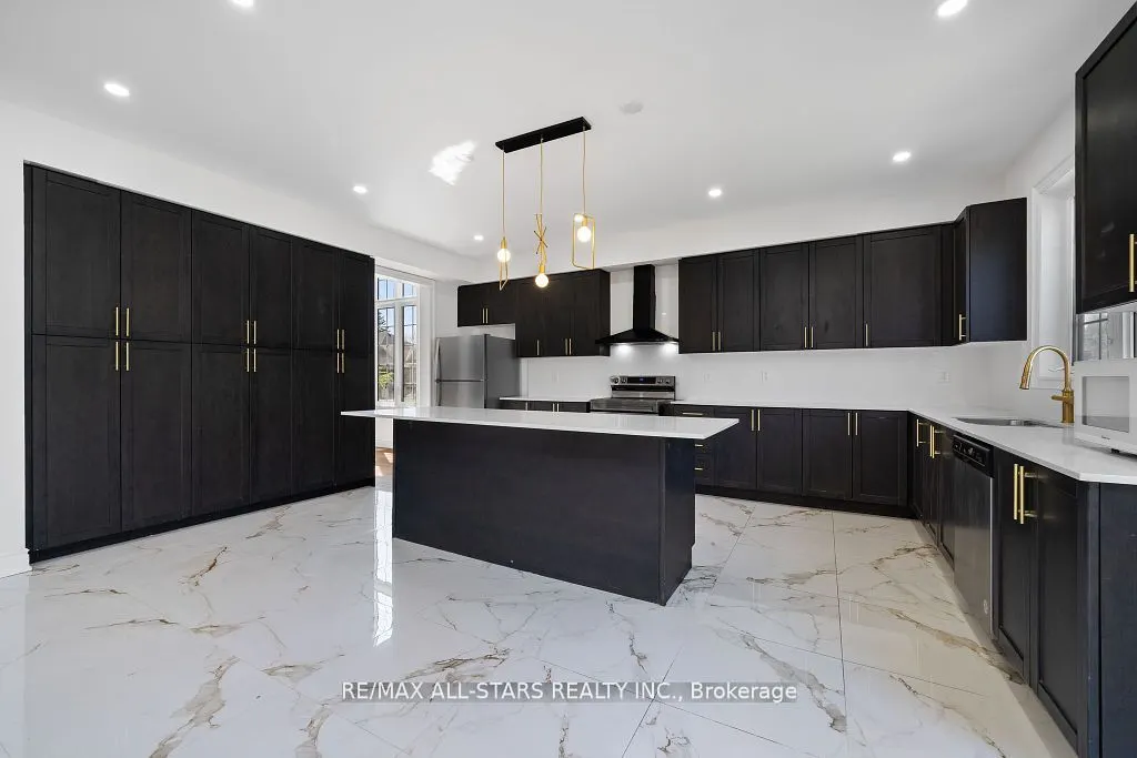 92 Hennessey Crescent