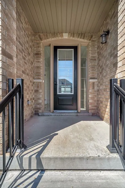 92 Hennessey Crescent