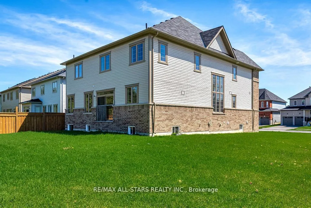 92 Hennessey Crescent