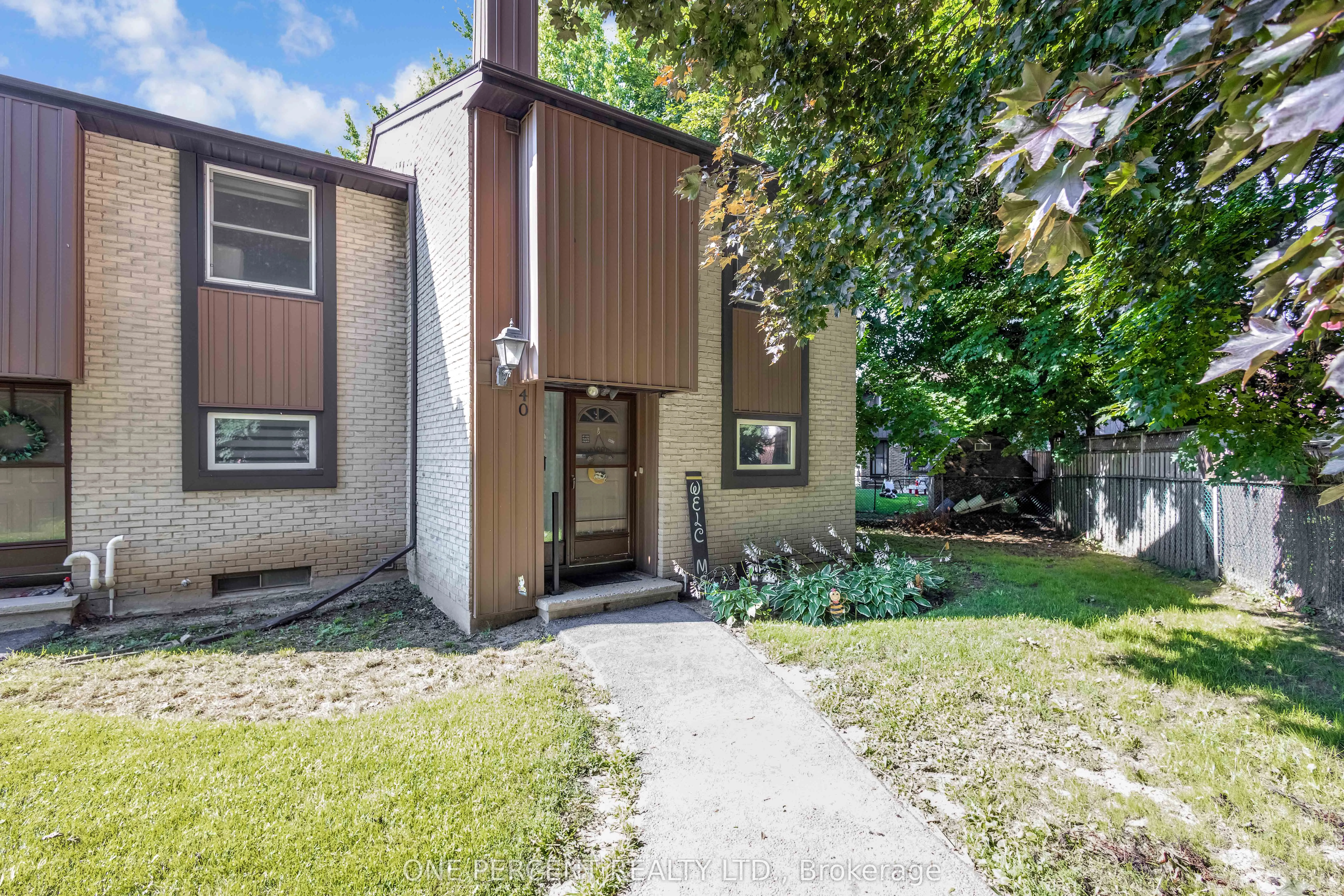 215 Glamis Road, #40