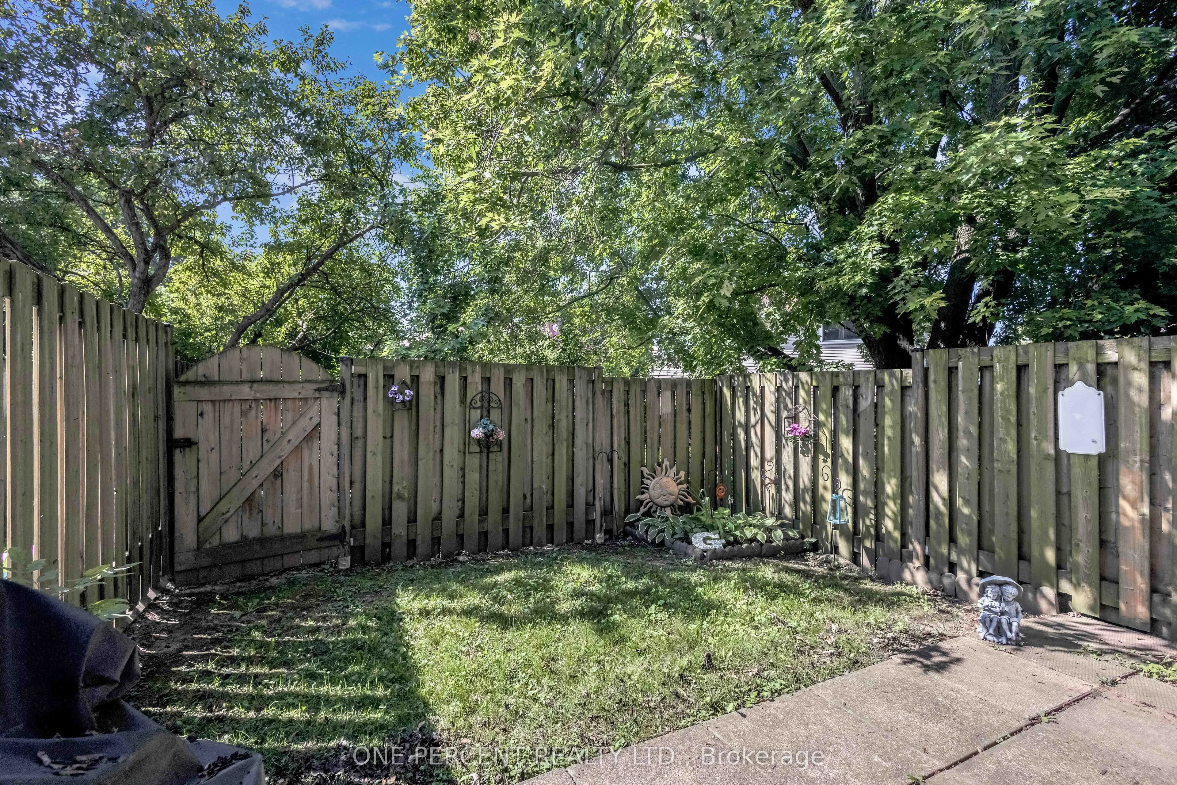 215 Glamis Road, #40