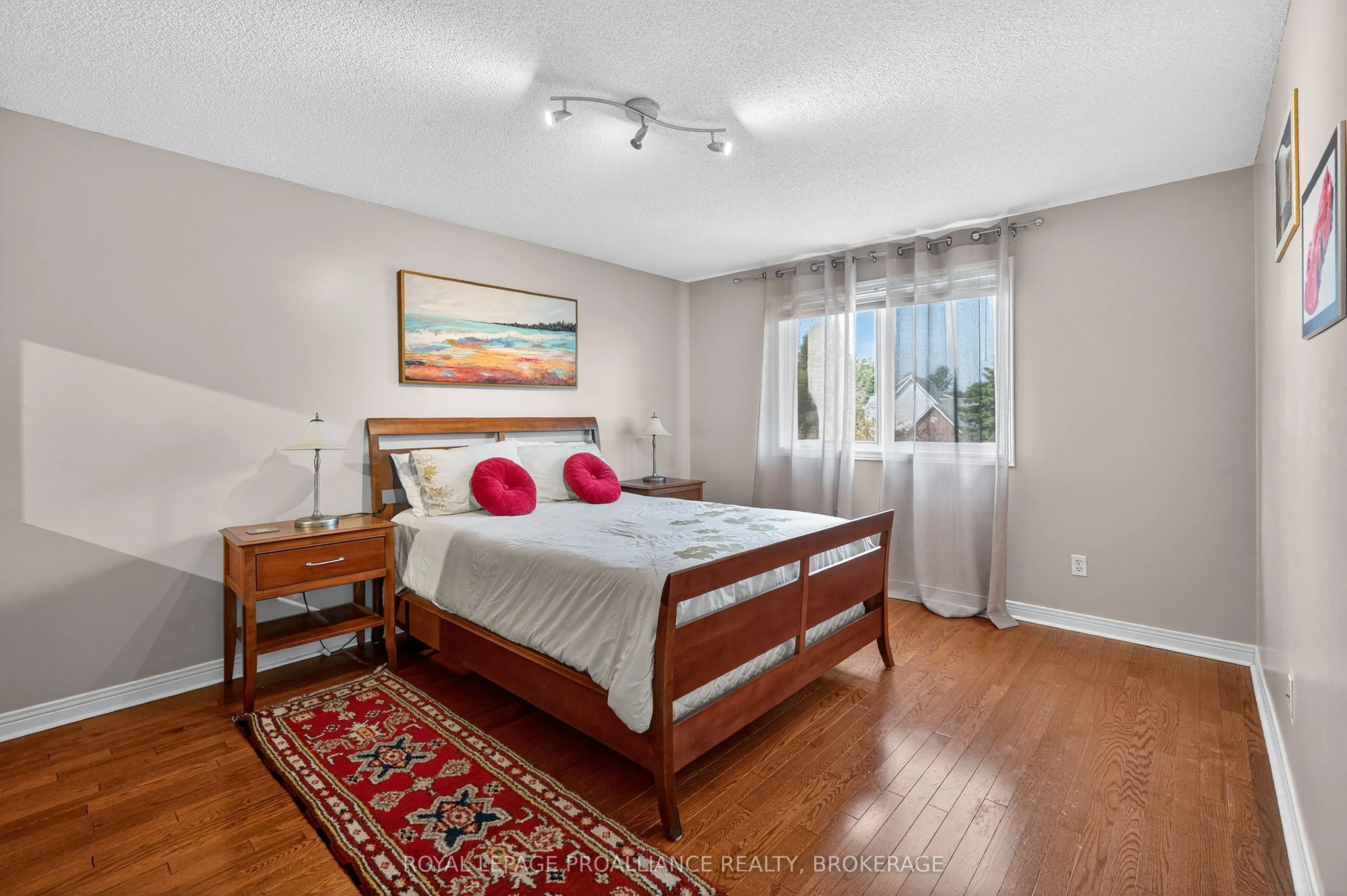 1098 Caitlin Crescent