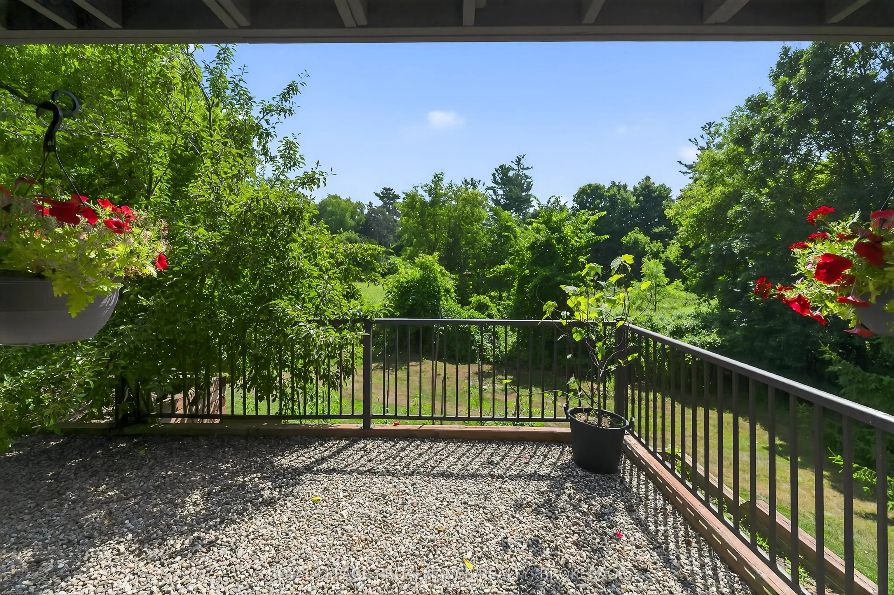 1098 Caitlin Crescent