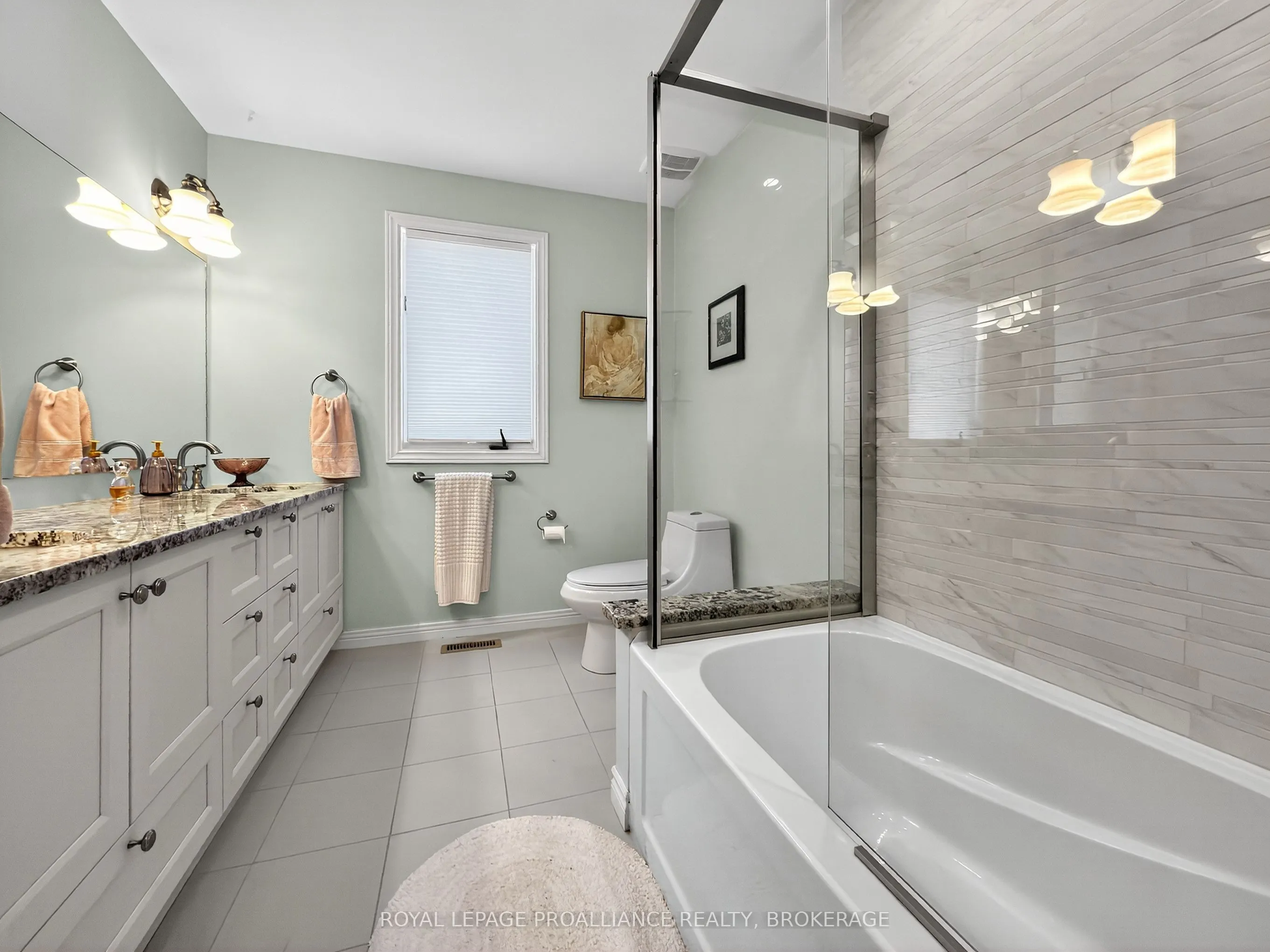 1098 Caitlin Crescent