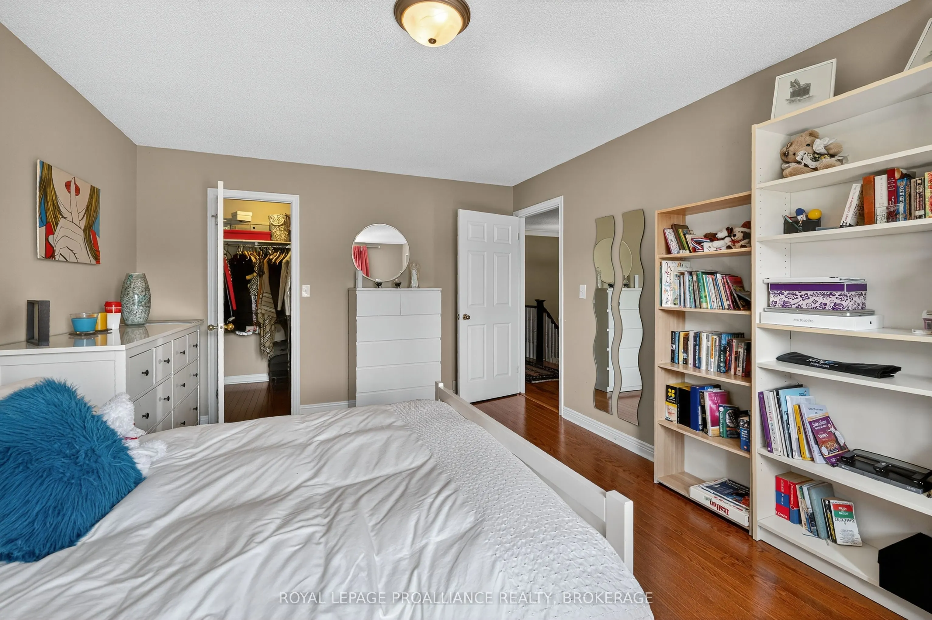 1098 Caitlin Crescent
