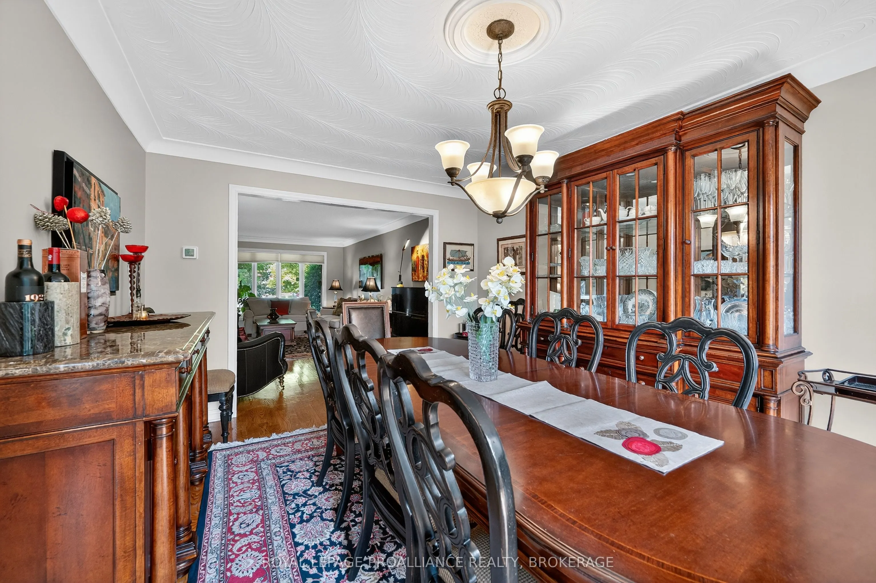 1098 Caitlin Crescent