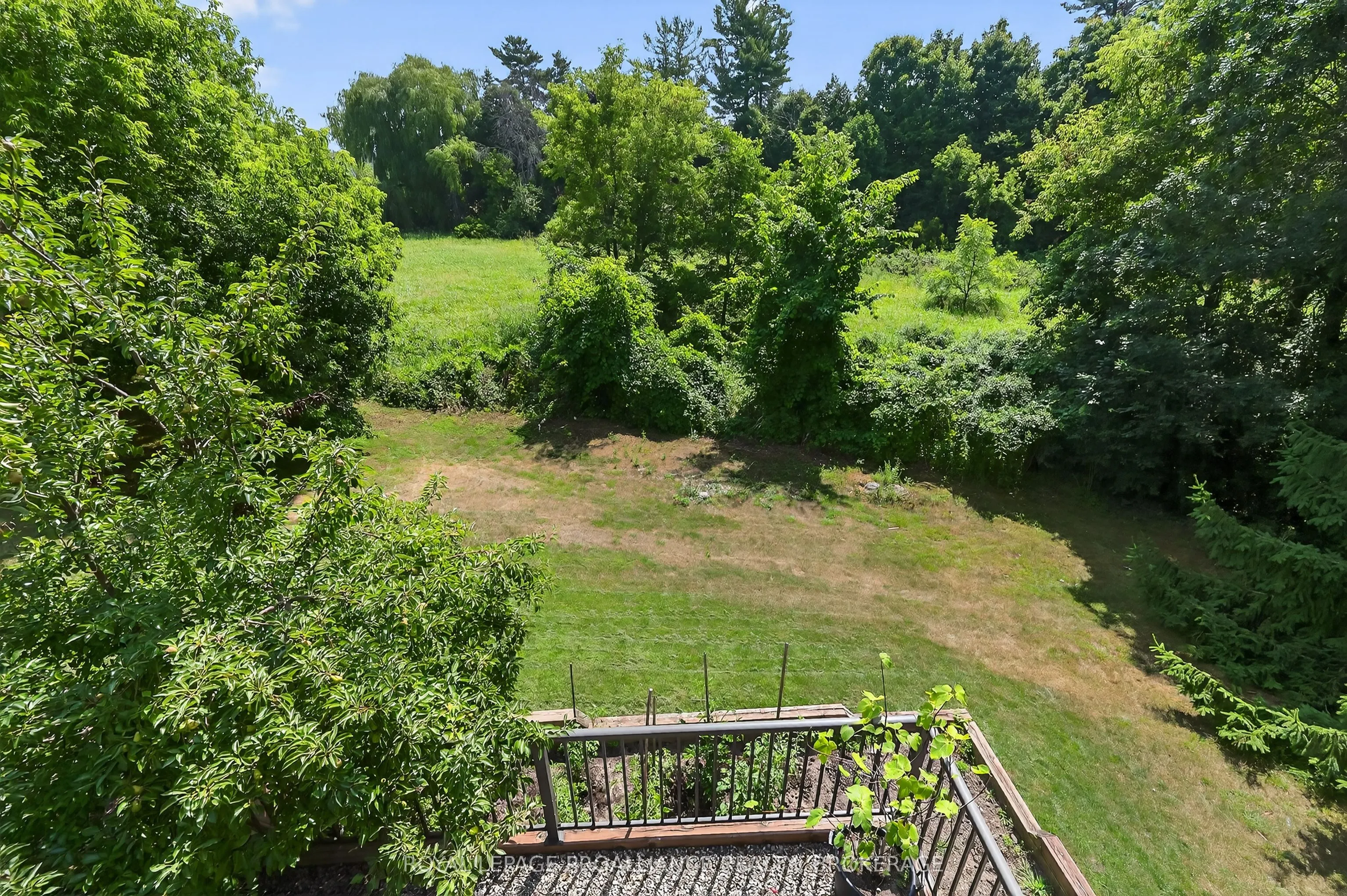 1098 Caitlin Crescent