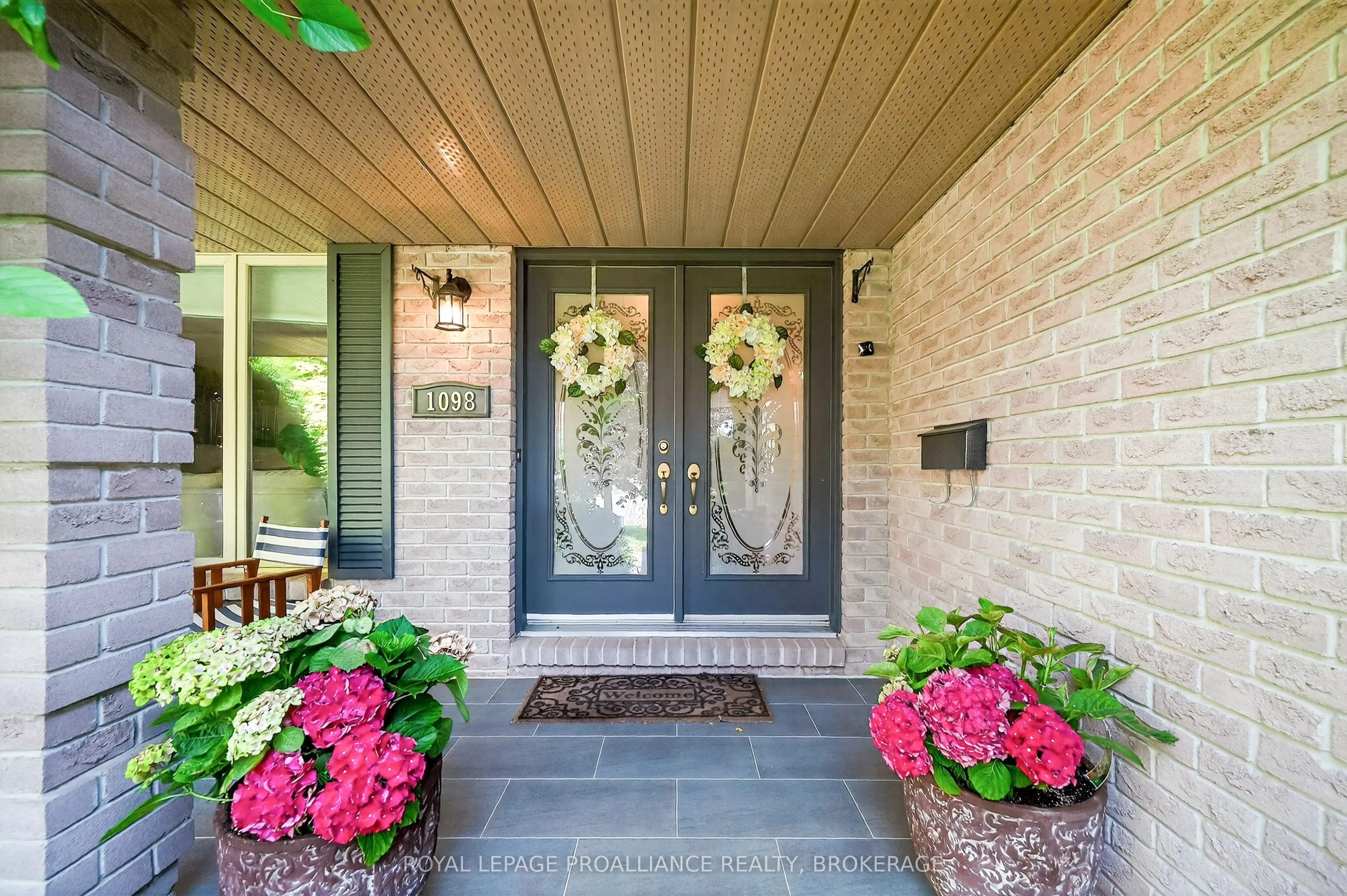 1098 Caitlin Crescent
