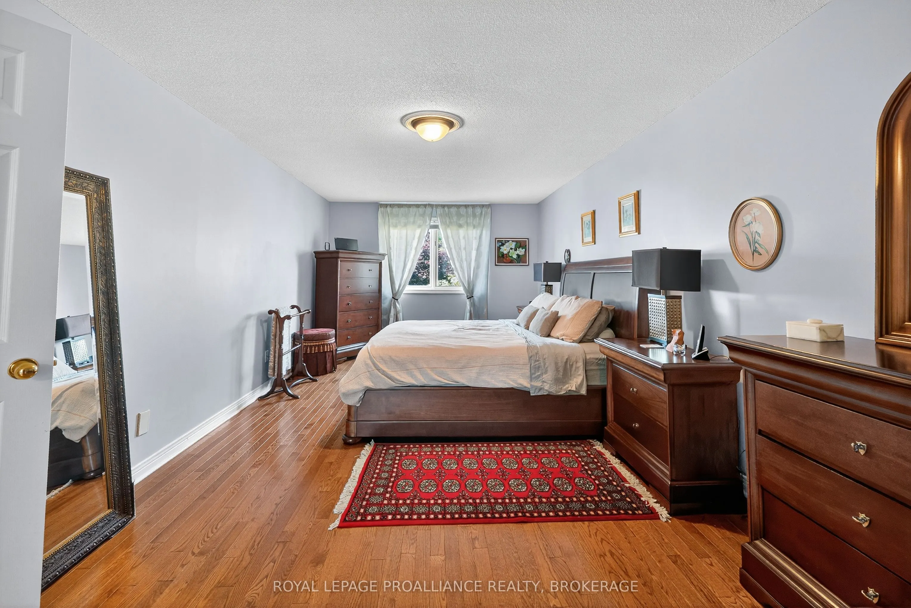 1098 Caitlin Crescent