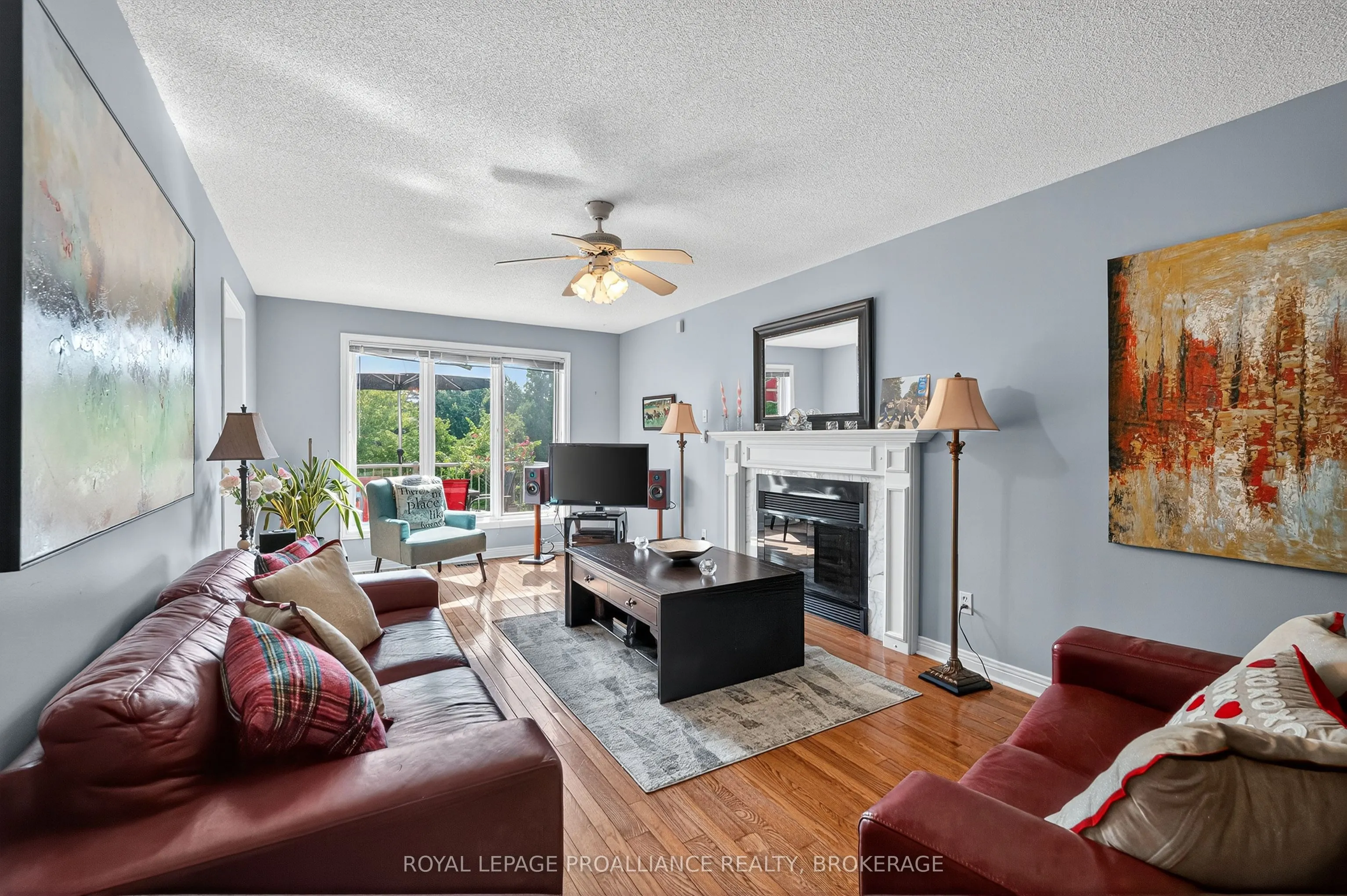 1098 Caitlin Crescent