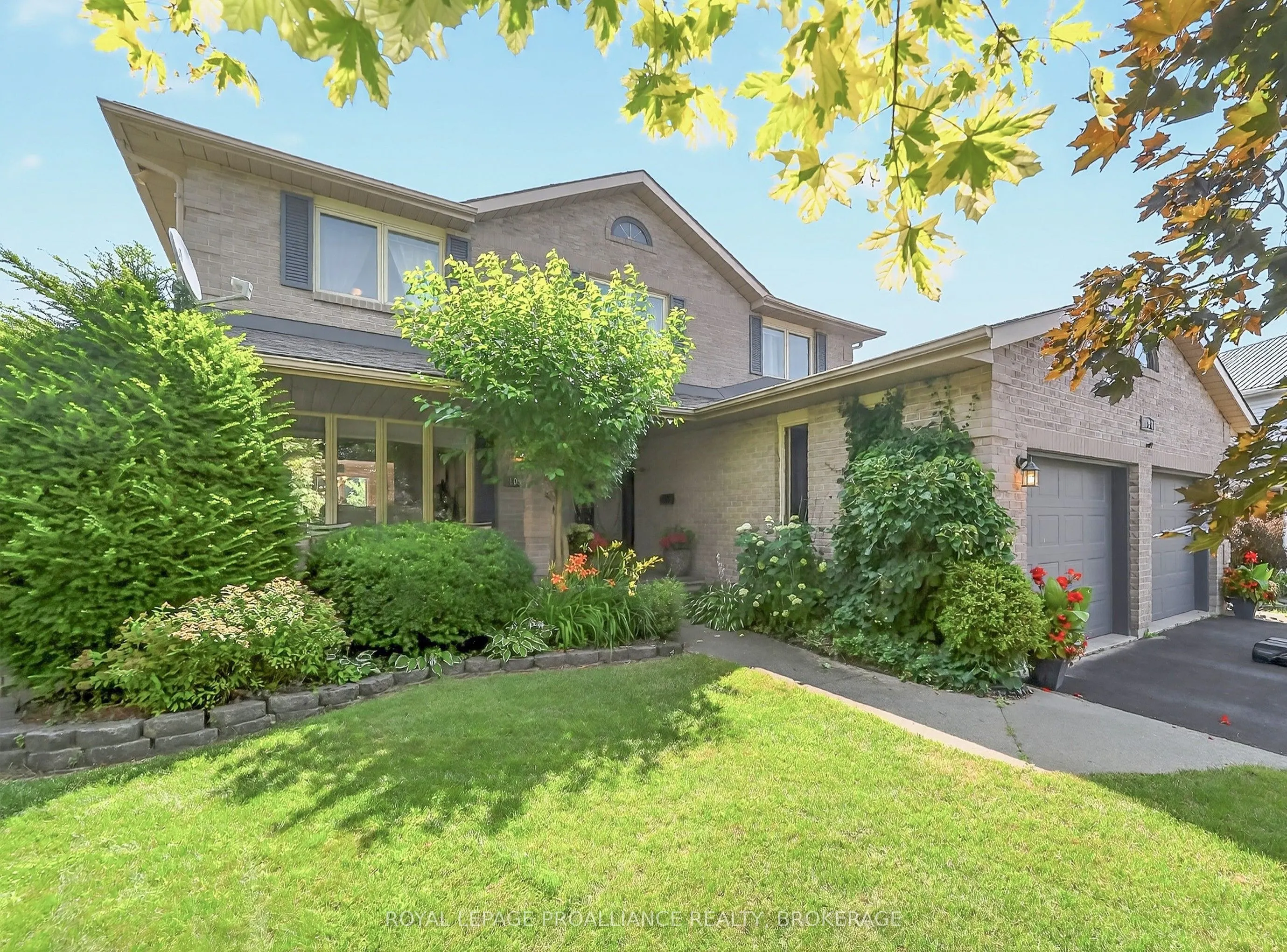 1098 Caitlin Crescent