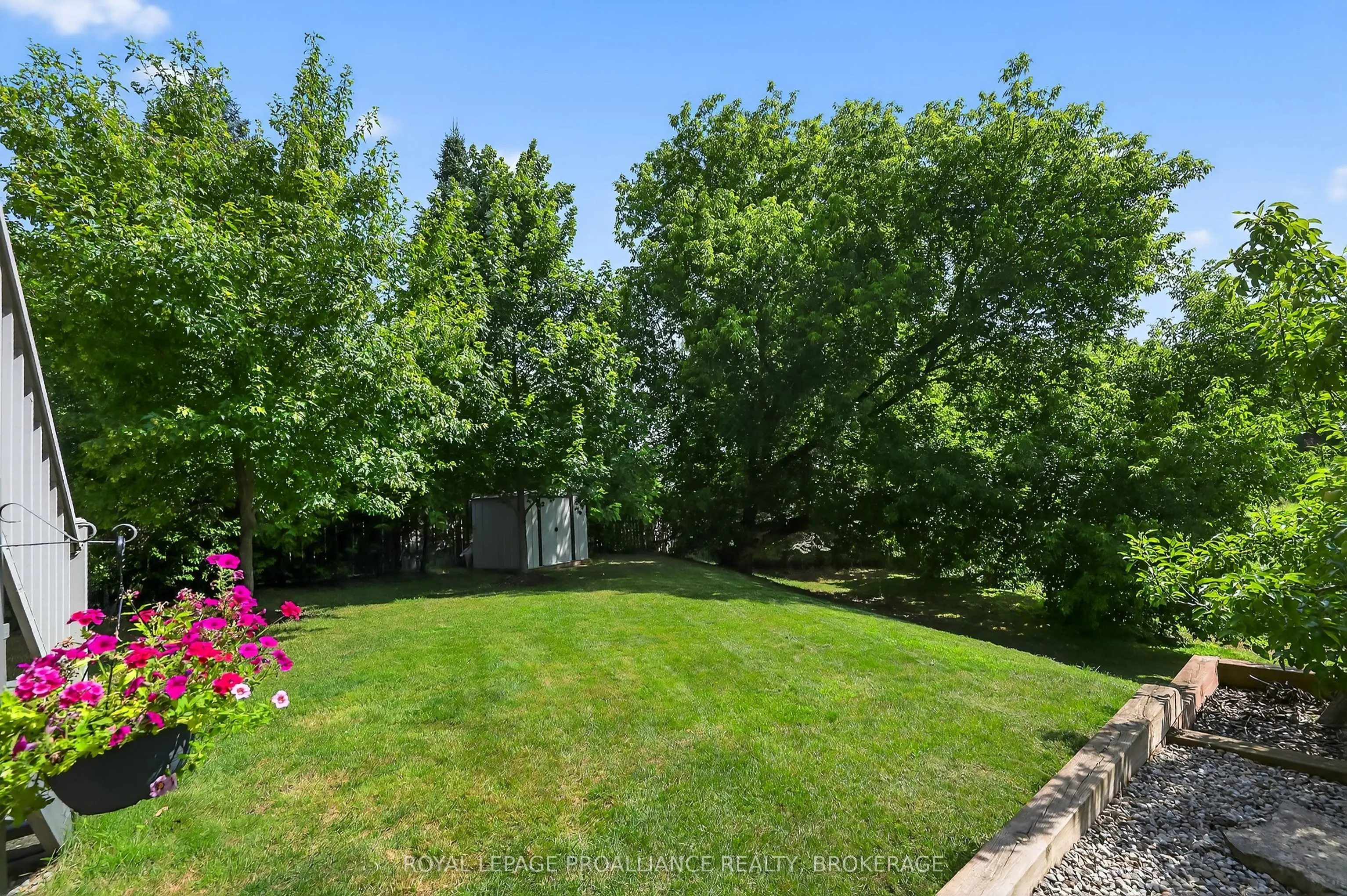 1098 Caitlin Crescent