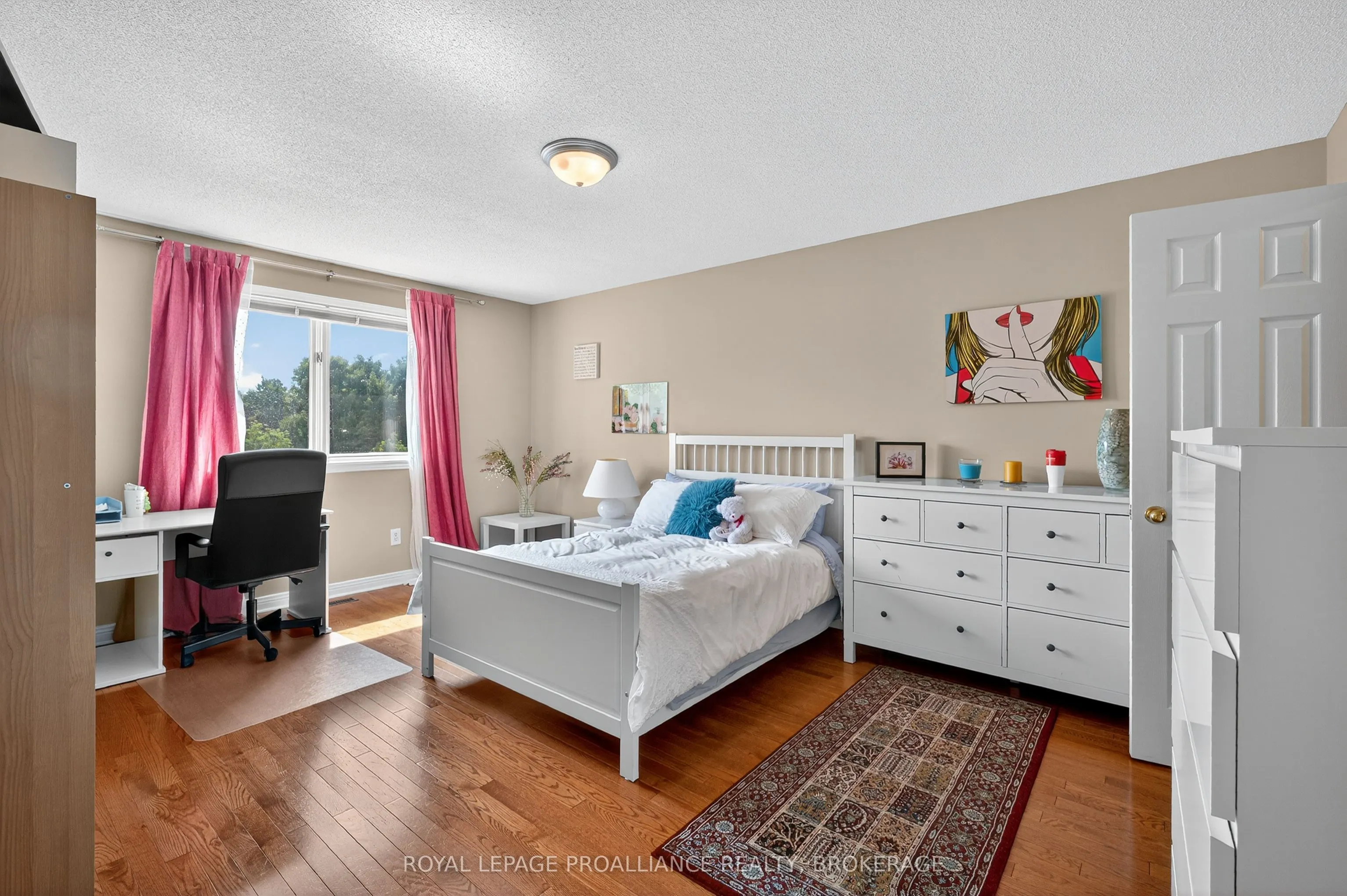 1098 Caitlin Crescent