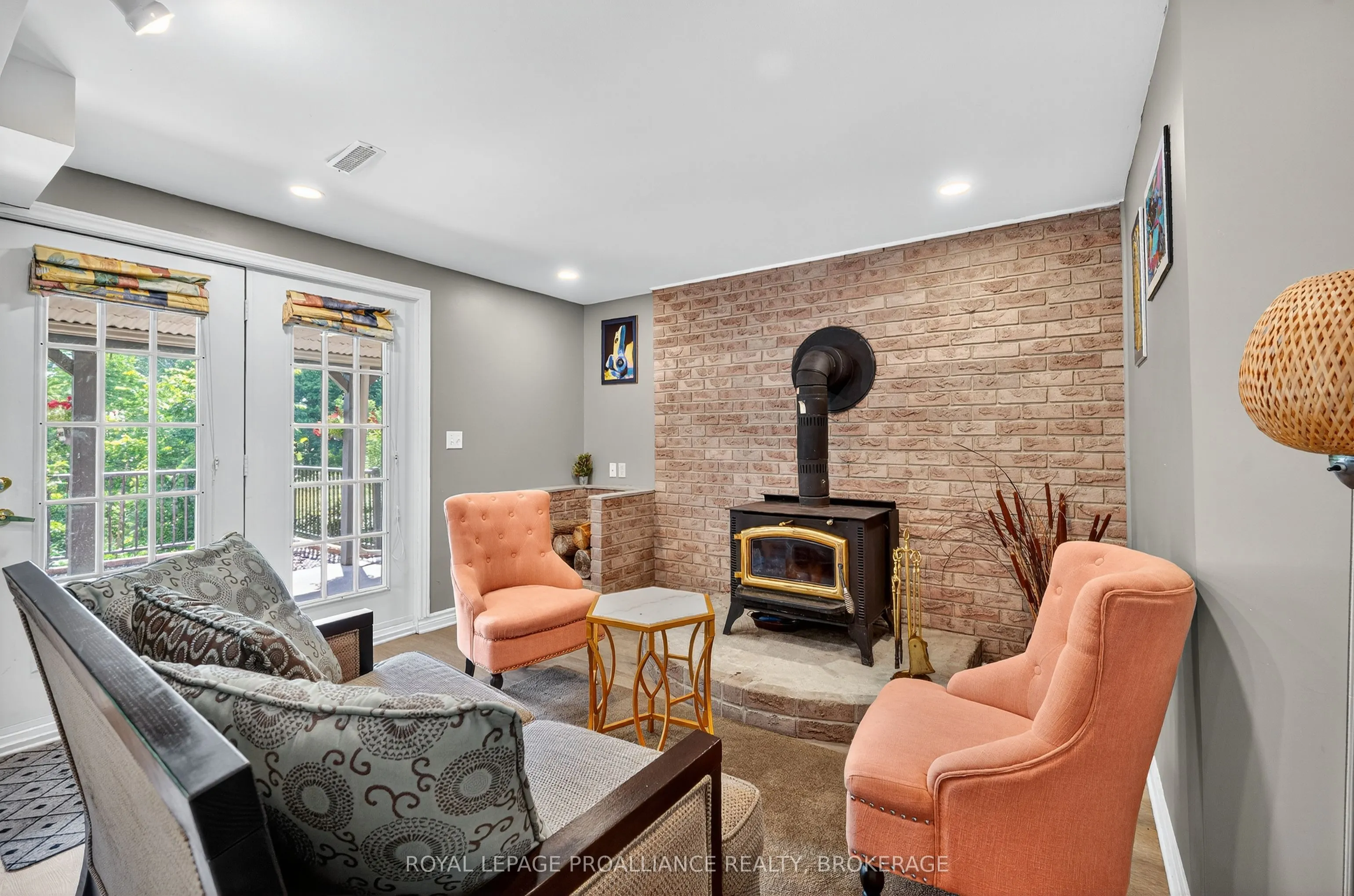 1098 Caitlin Crescent