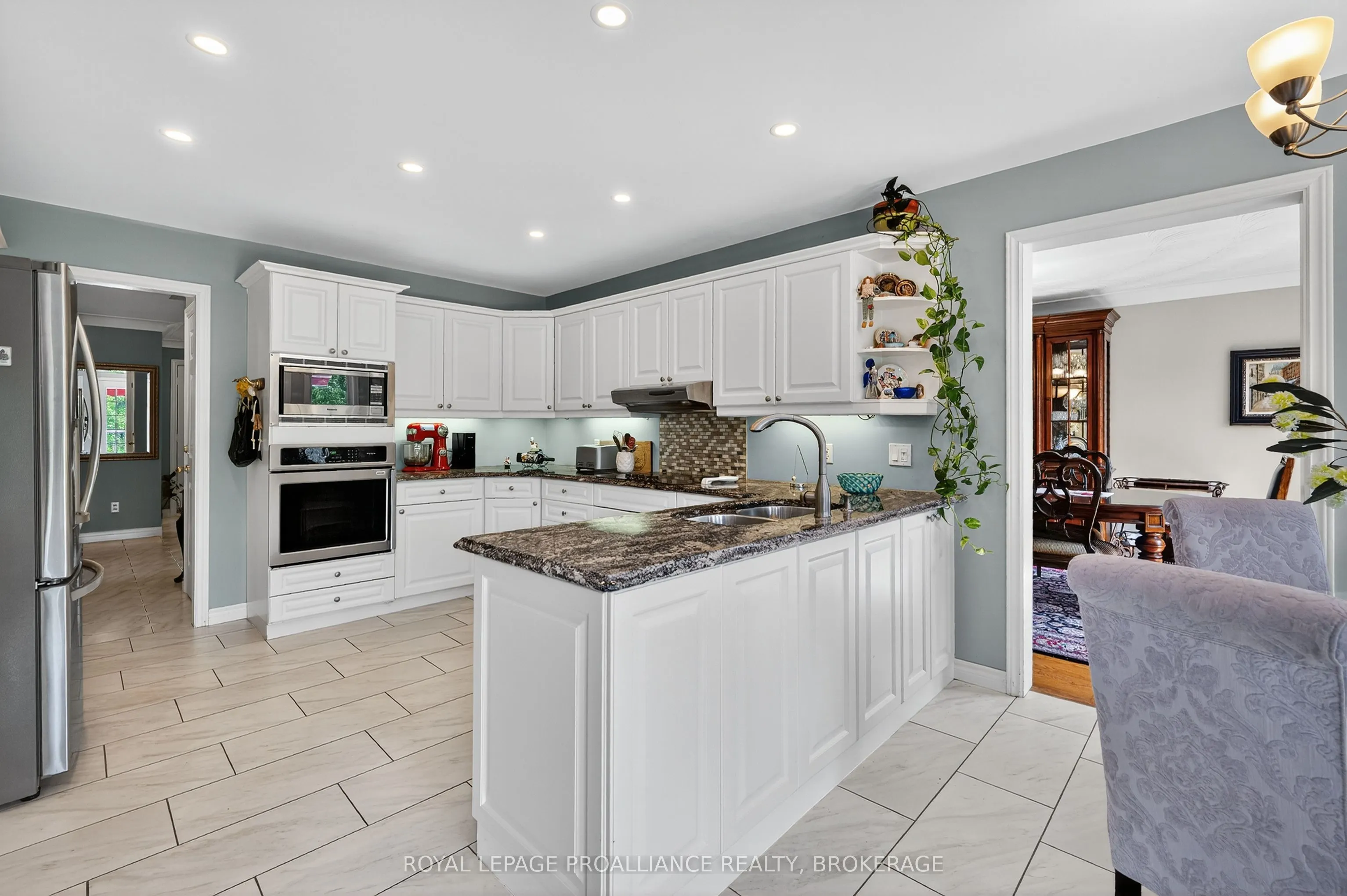 1098 Caitlin Crescent