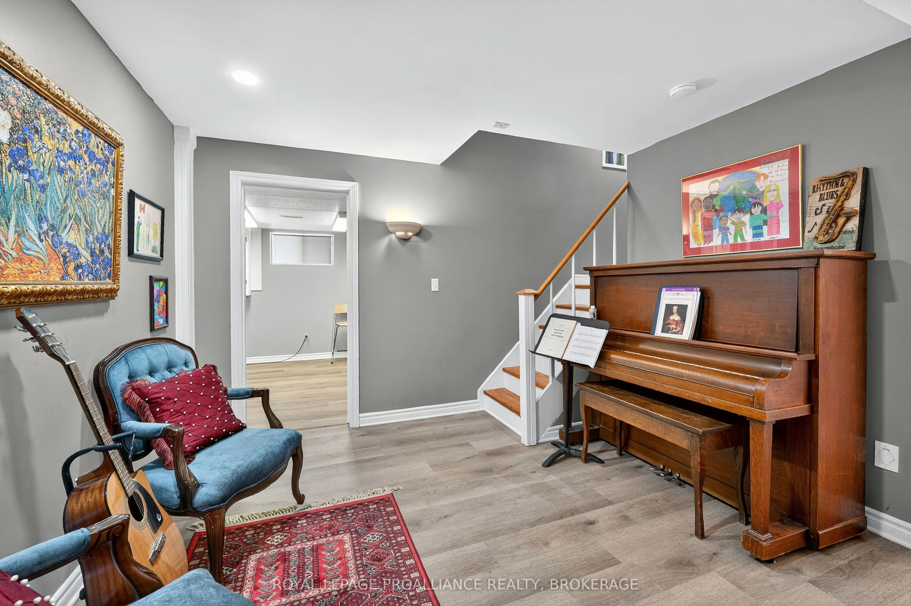 1098 Caitlin Crescent