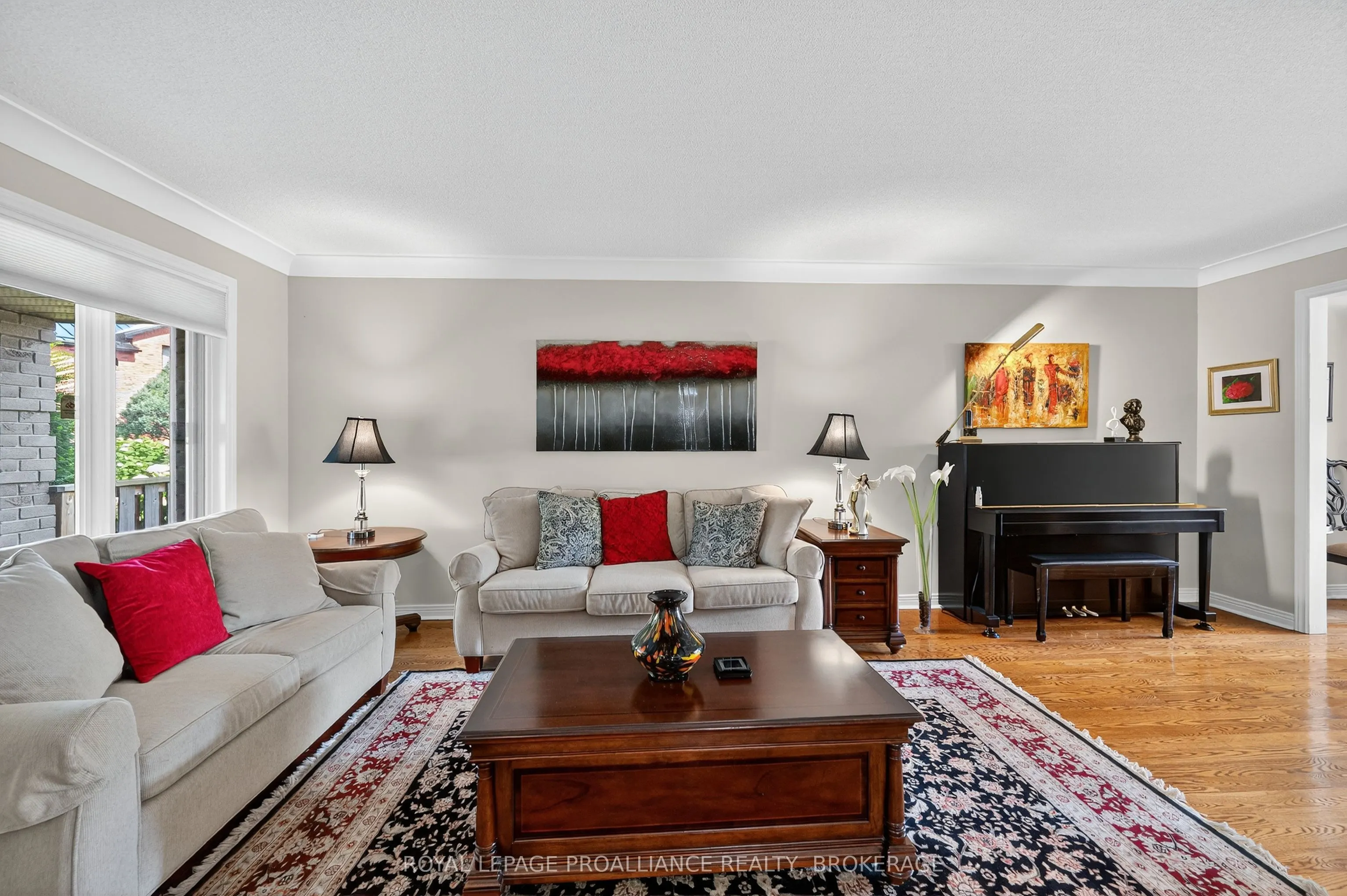 1098 Caitlin Crescent